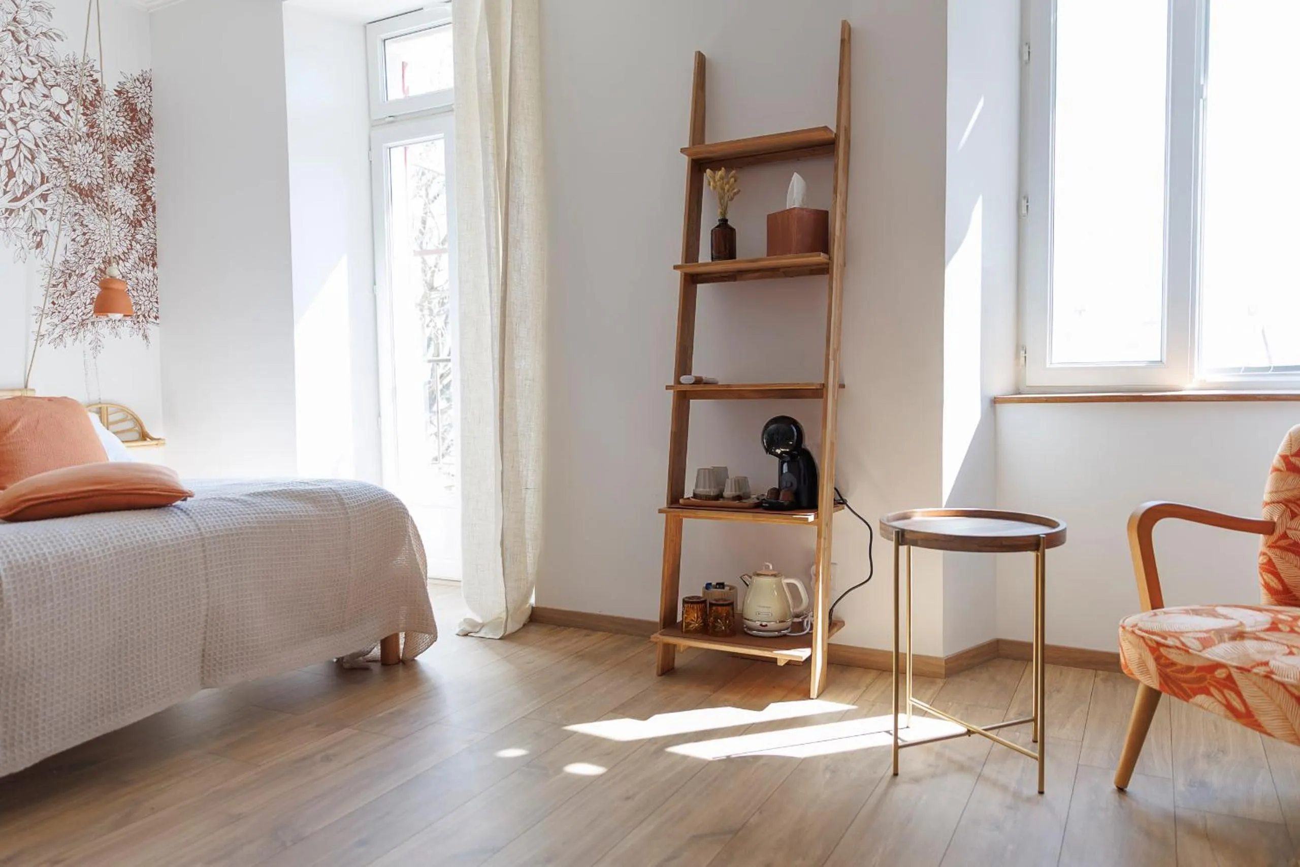 Photo of the whole room, Bed in CHAMBRES D'HÔTES L'Oréliane en Provence Adults Only