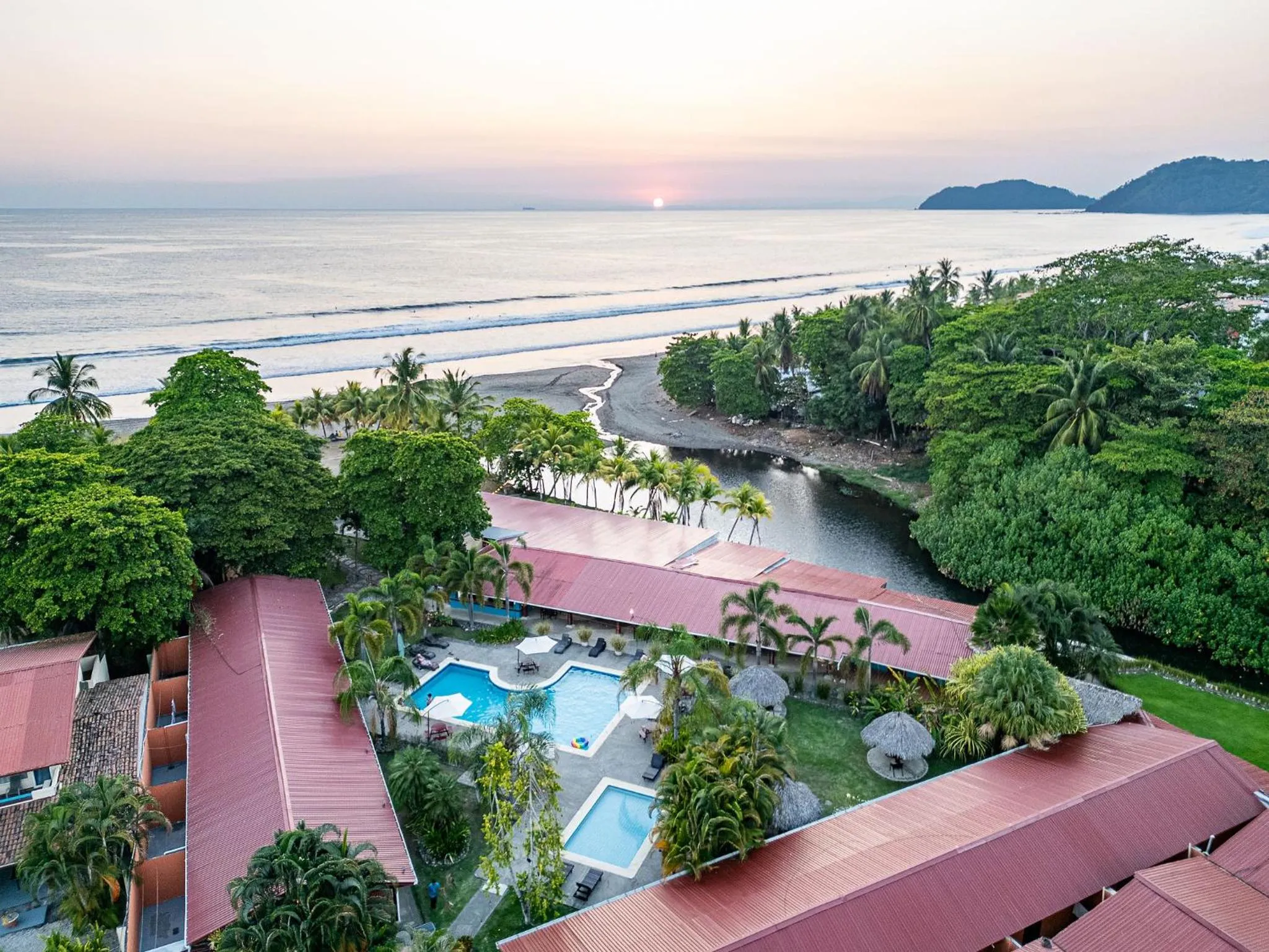 Beach Break Resort & CR Surf Camp