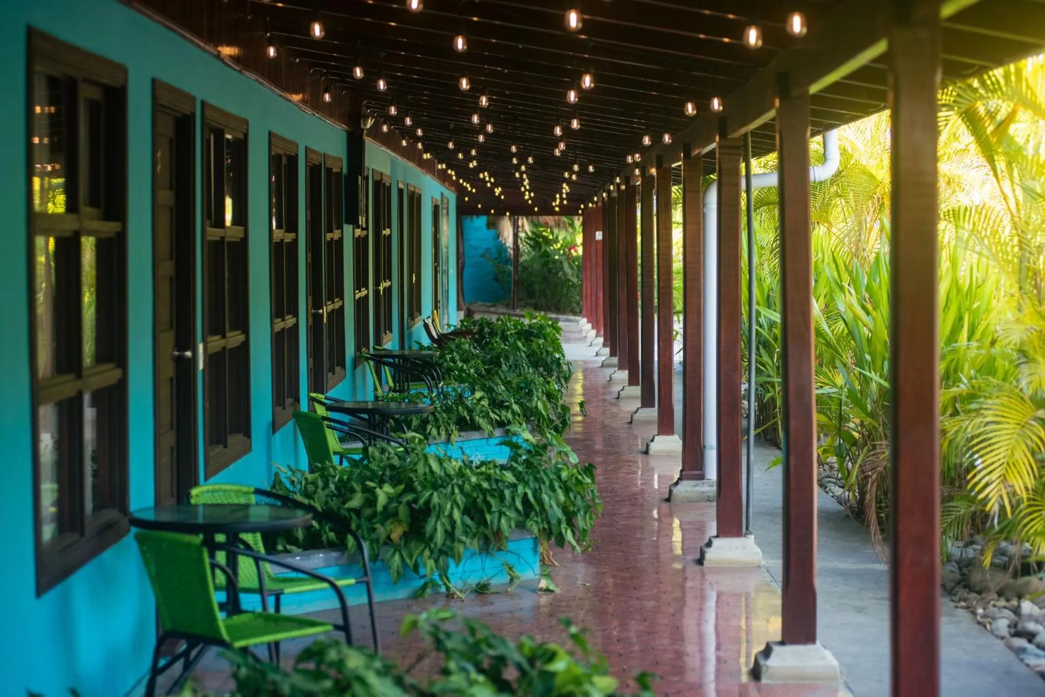 Beach Break Resort & CR Surf Camp