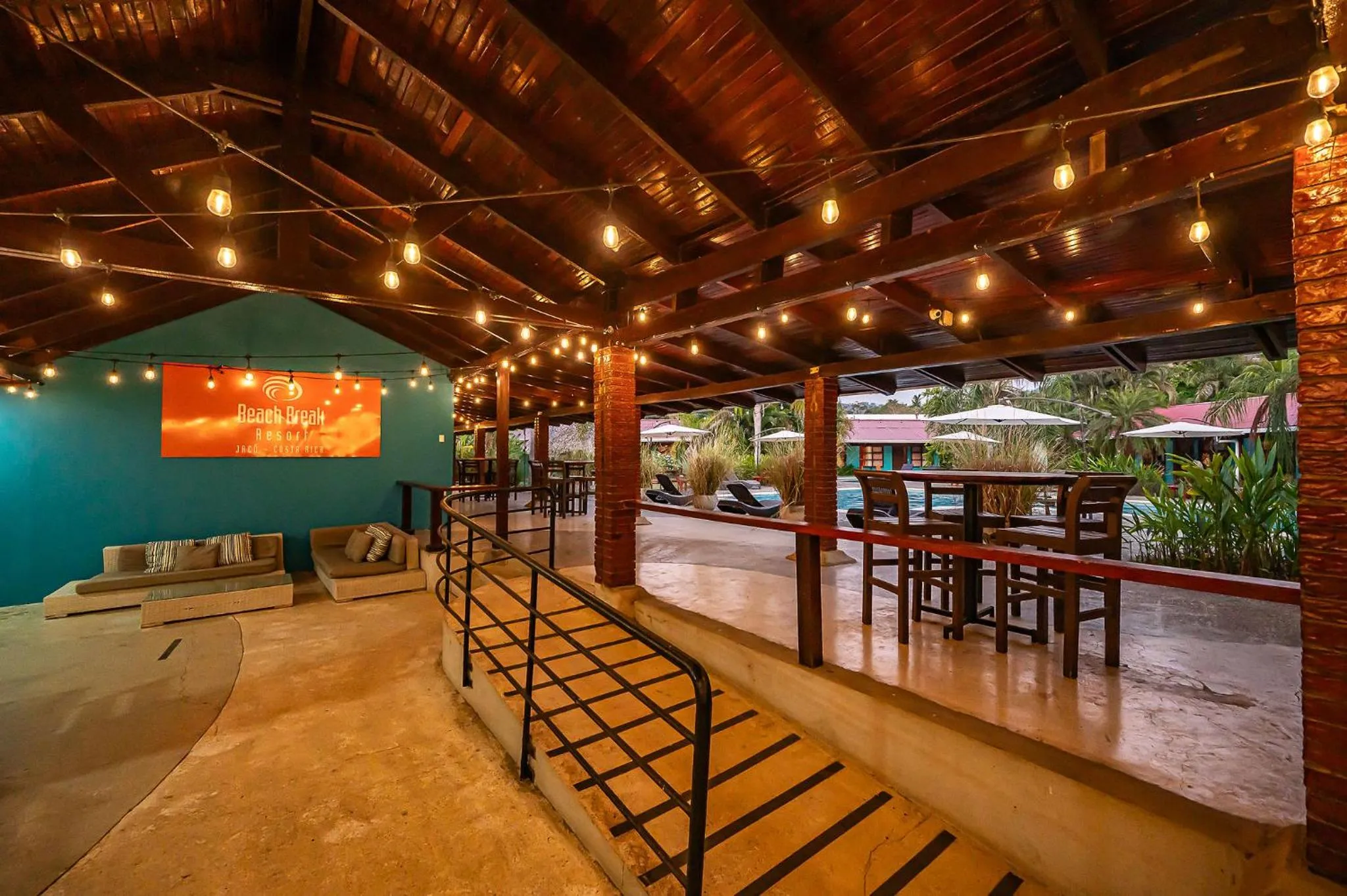 Beach Break Resort & CR Surf Camp