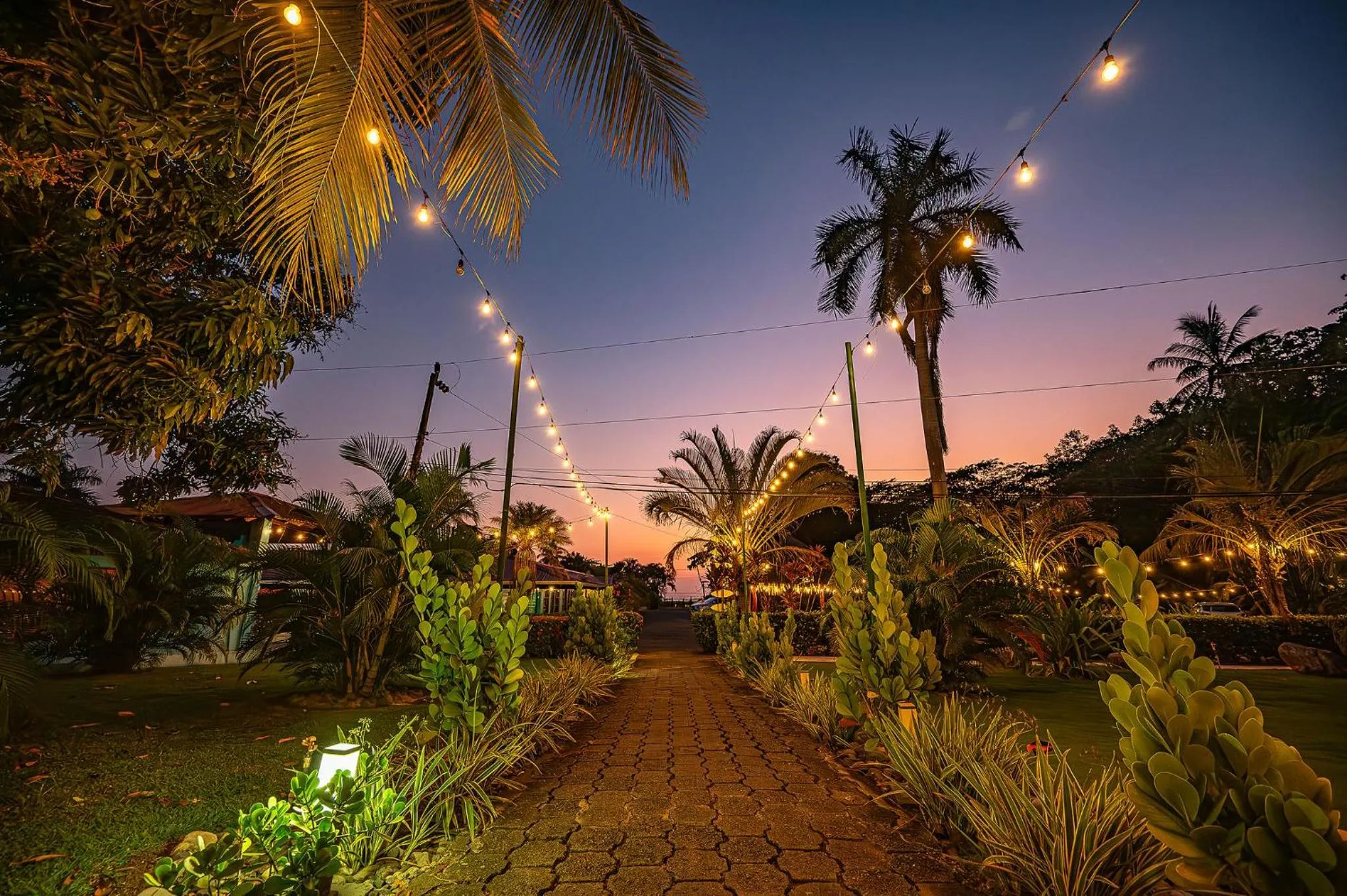 Beach Break Resort & CR Surf Camp