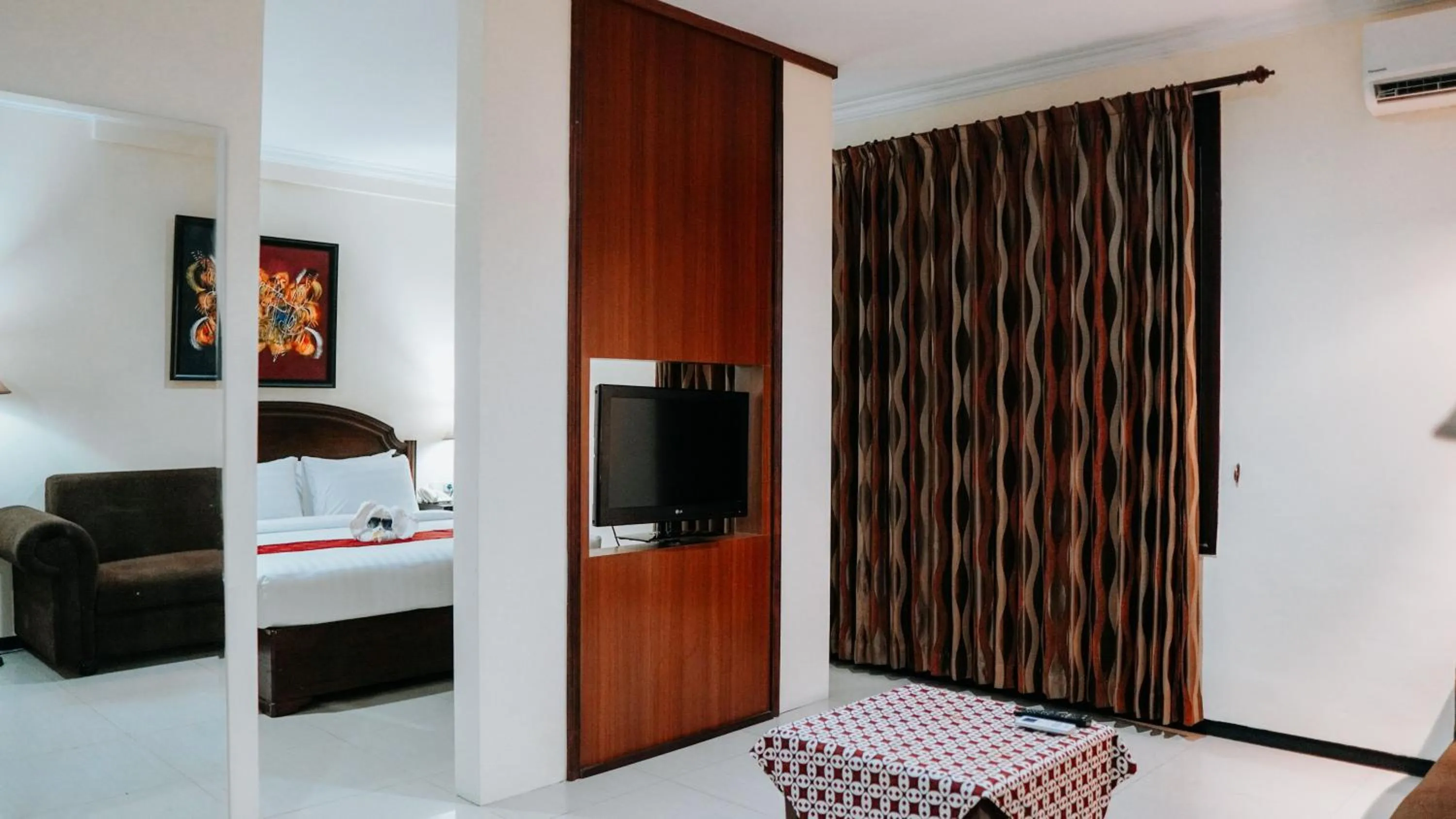 Tuwuh Hotel at Kayutangan