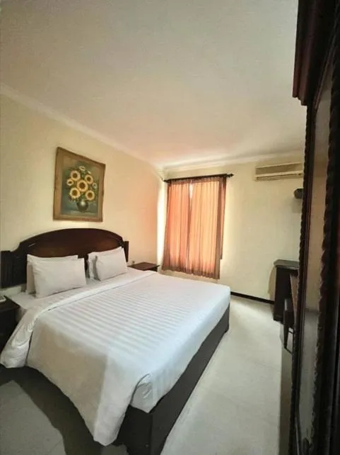 Tuwuh Hotel at Kayutangan