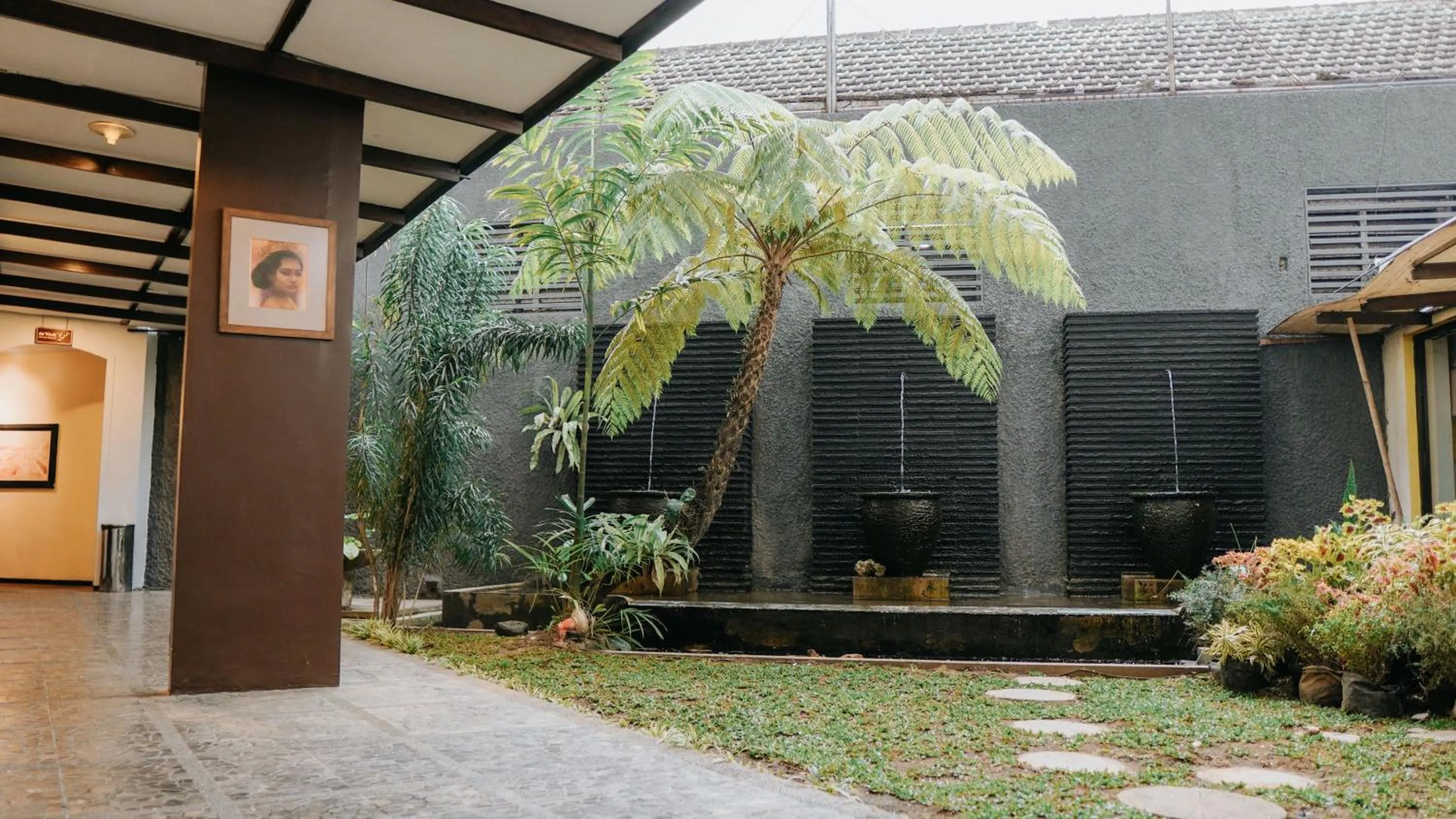 Tuwuh Hotel at Kayutangan