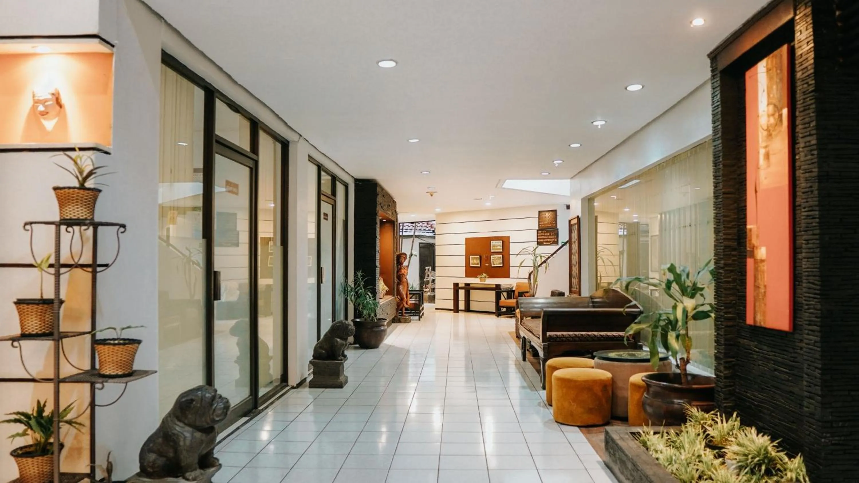 Tuwuh Hotel at Kayutangan