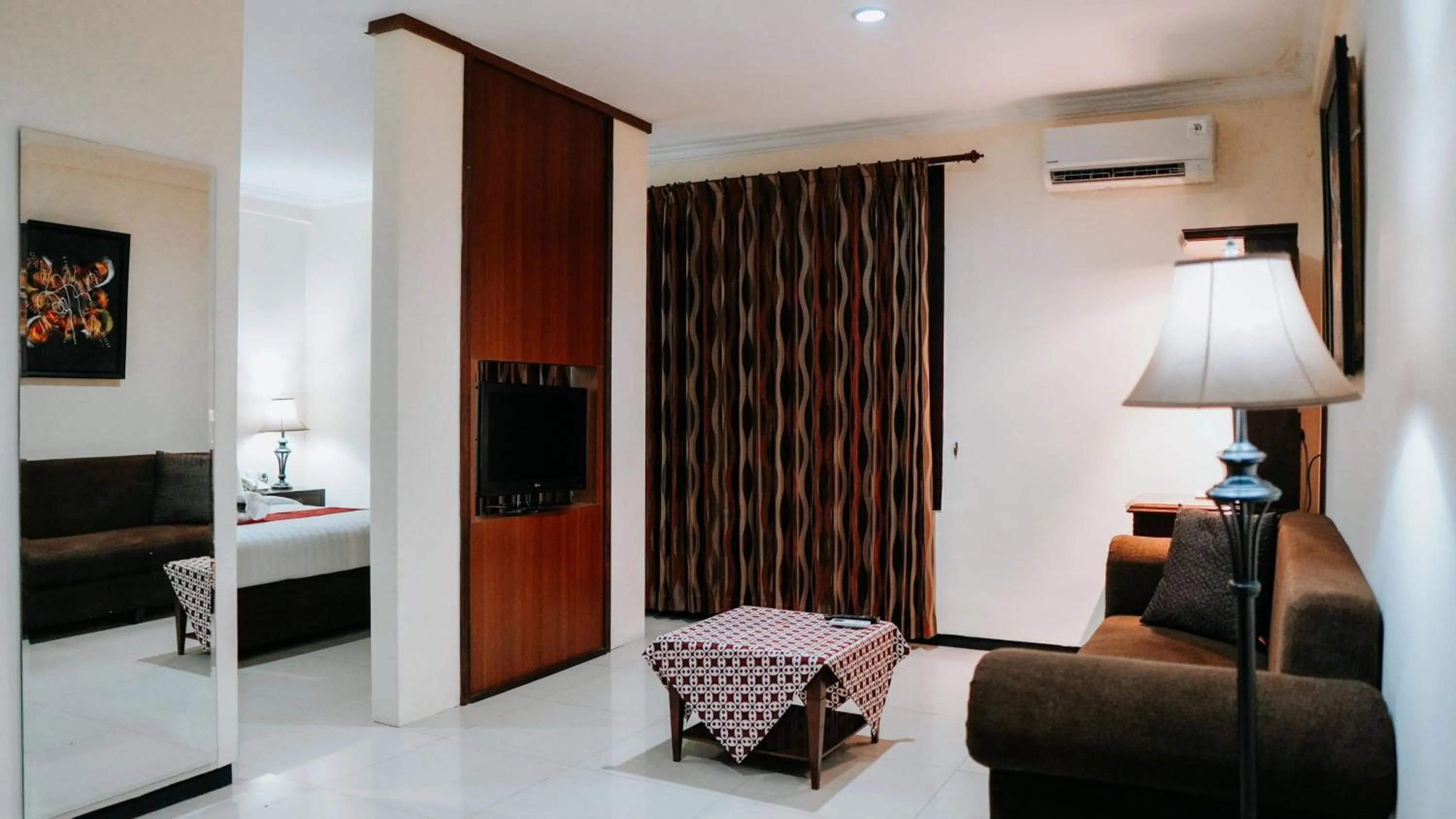 Tuwuh Hotel at Kayutangan