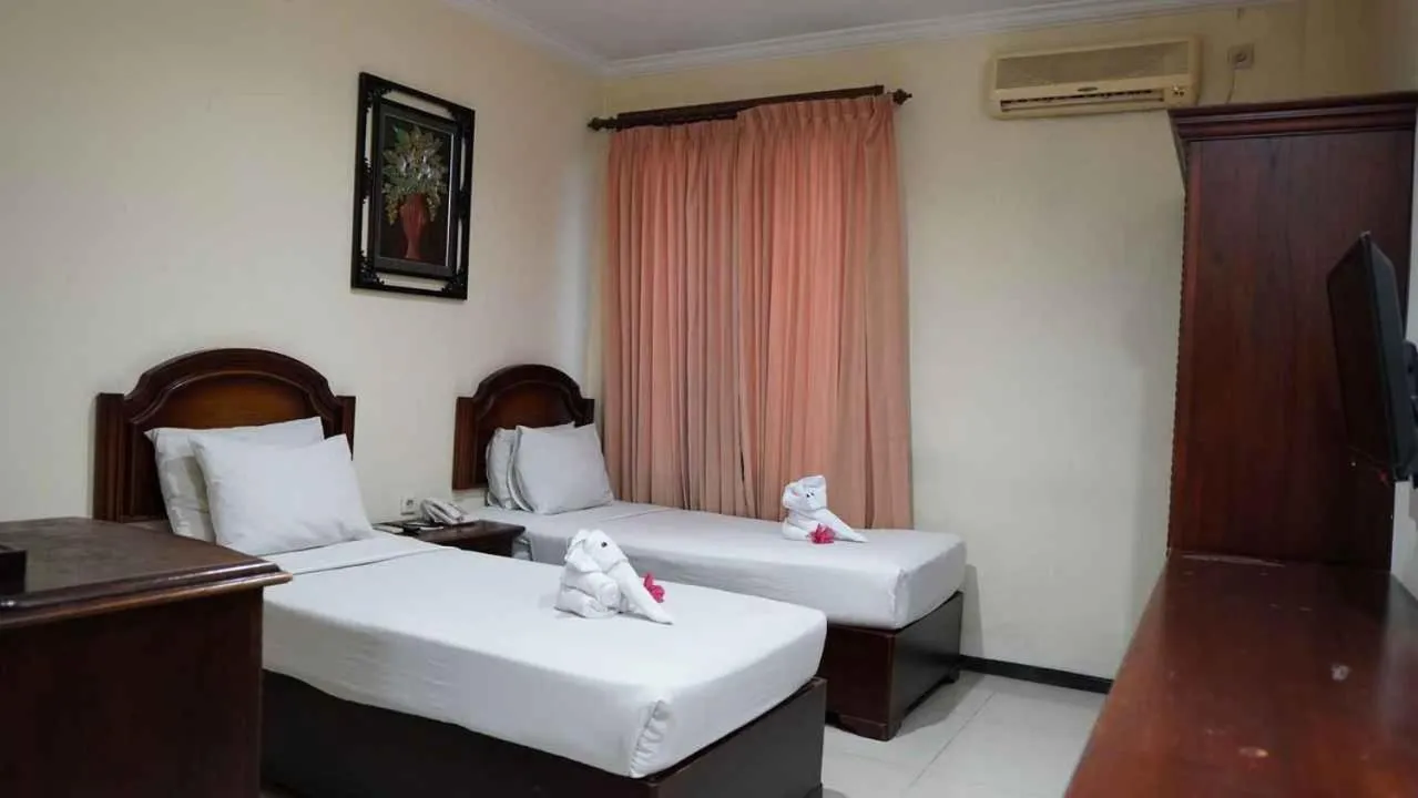 Tuwuh Hotel at Kayutangan