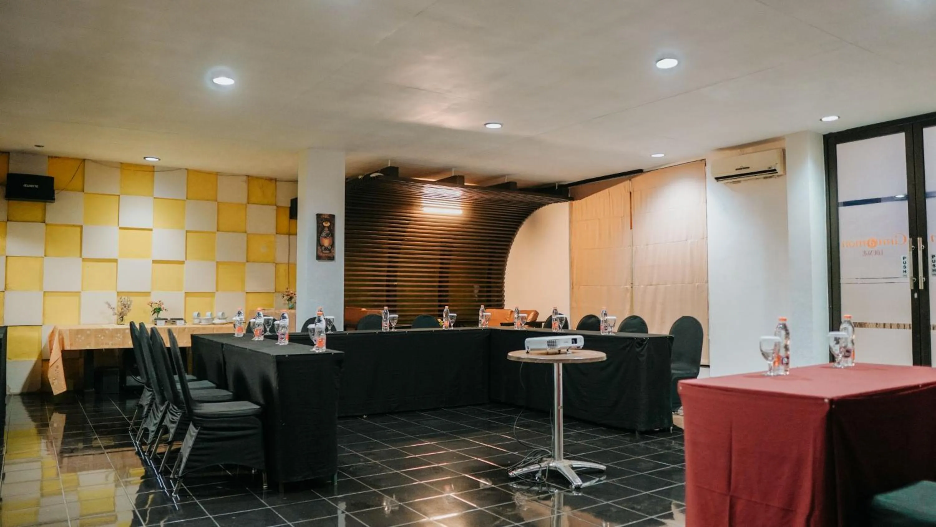 Tuwuh Hotel at Kayutangan