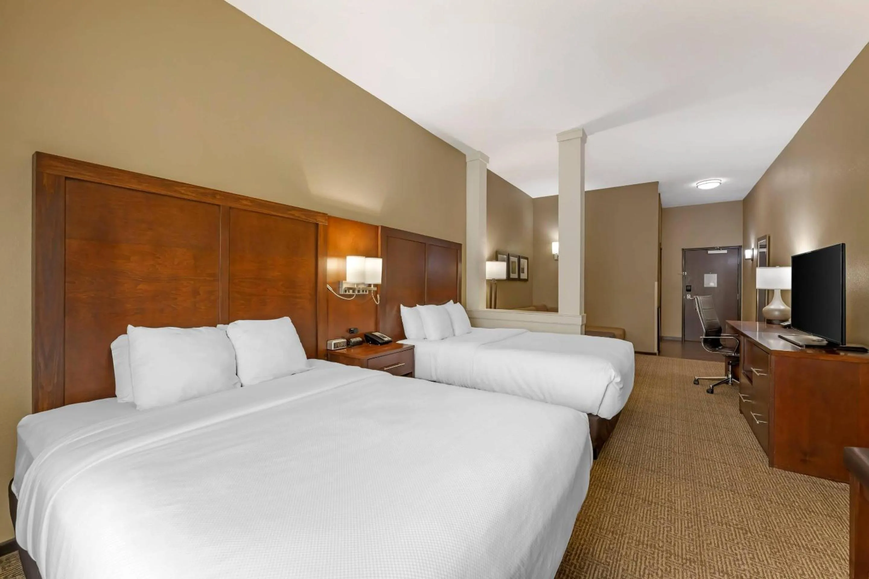 Bedroom, Bed in Comfort Suites West Omaha