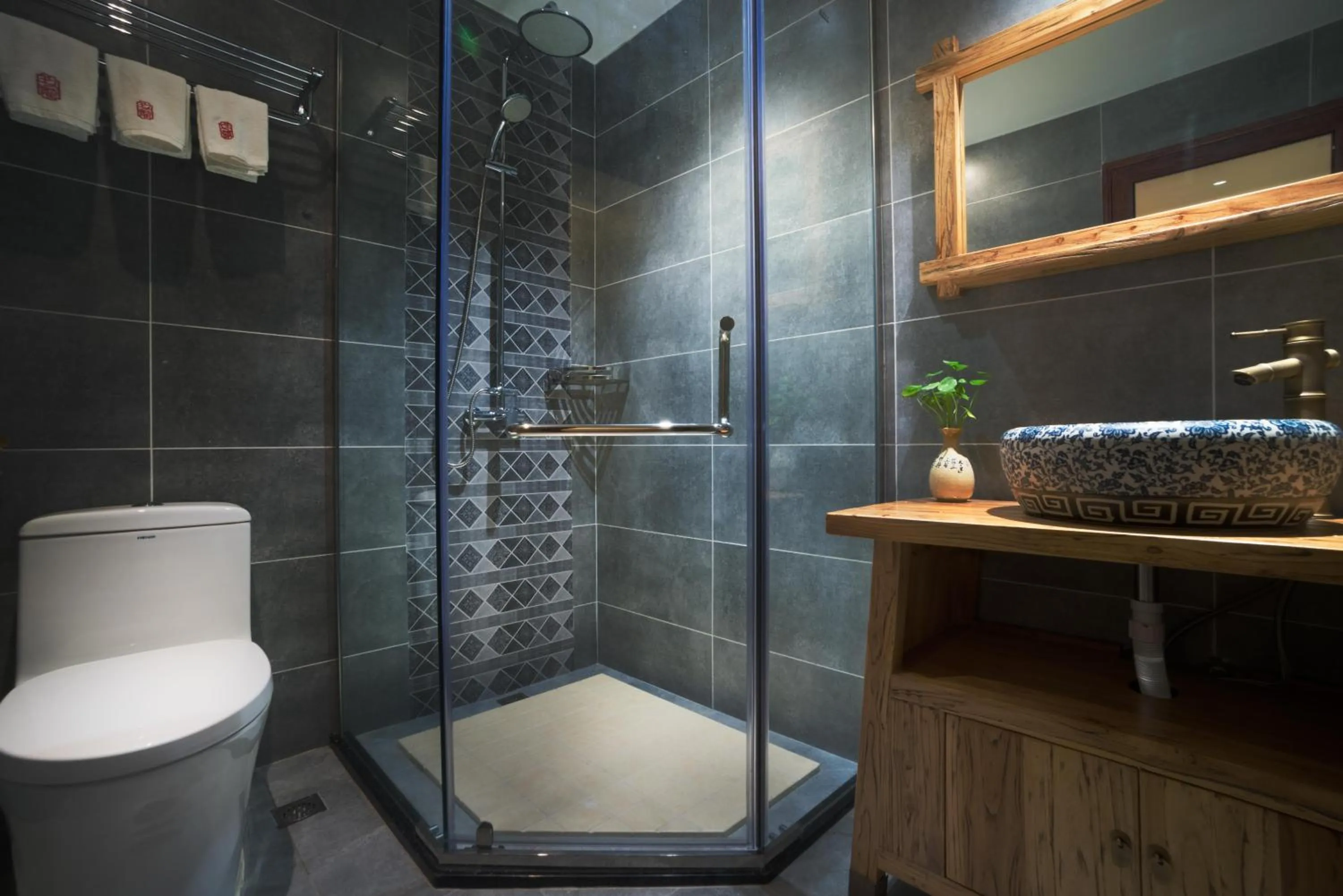 Bathroom in Riverside Inn Guilin Central