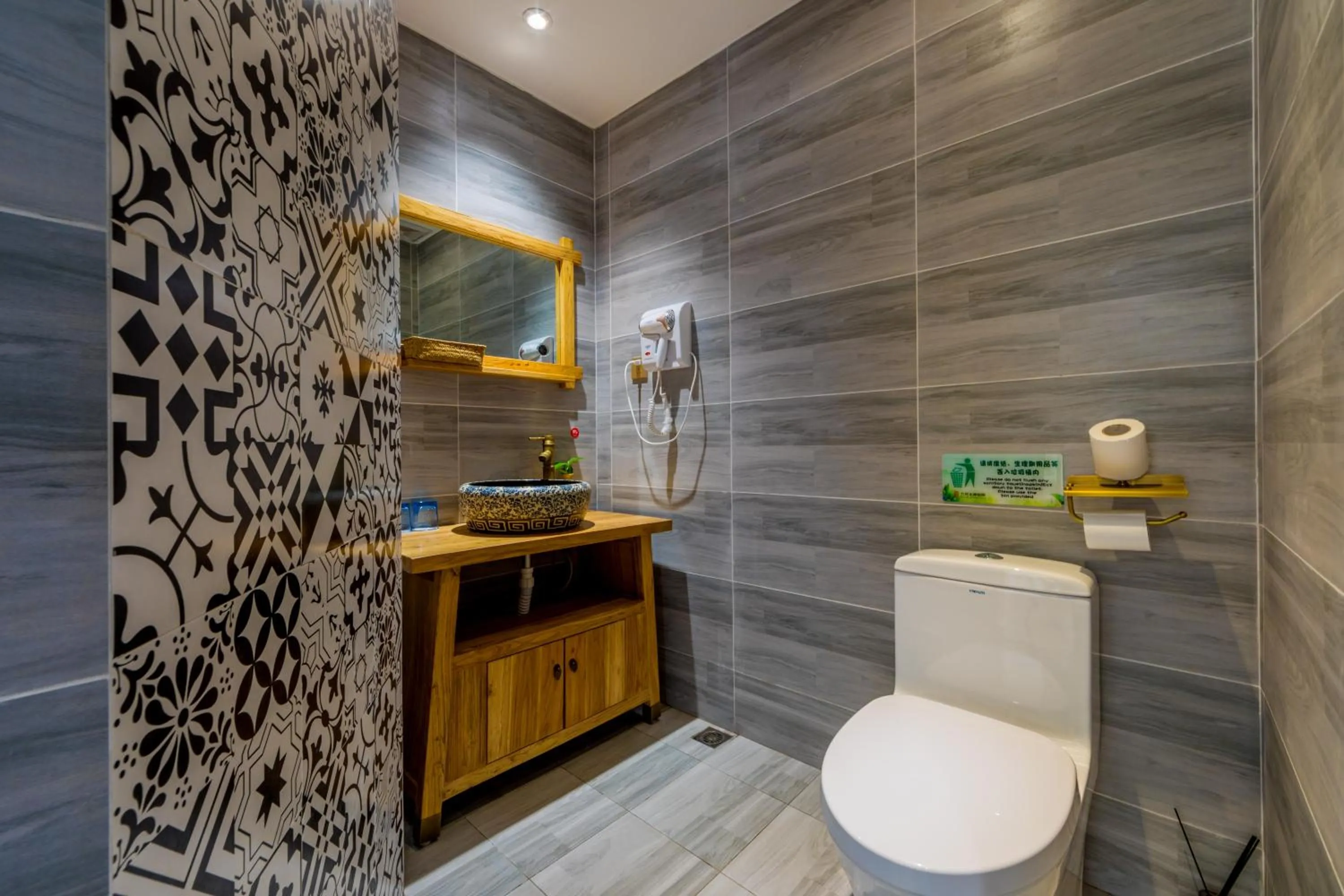 Bathroom in Riverside Inn Guilin Central