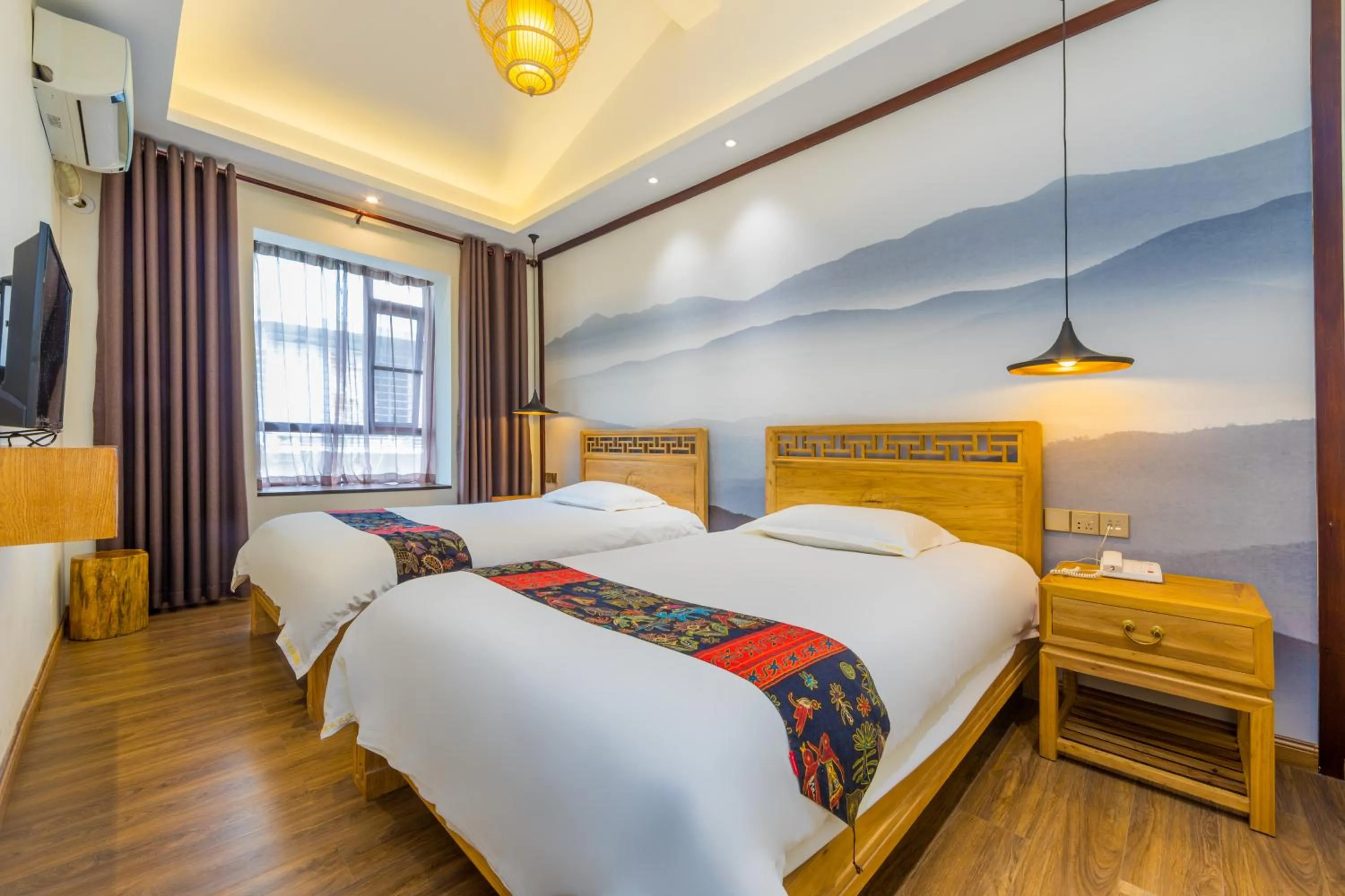 Photo of the whole room, Bed in Riverside Inn Guilin Central