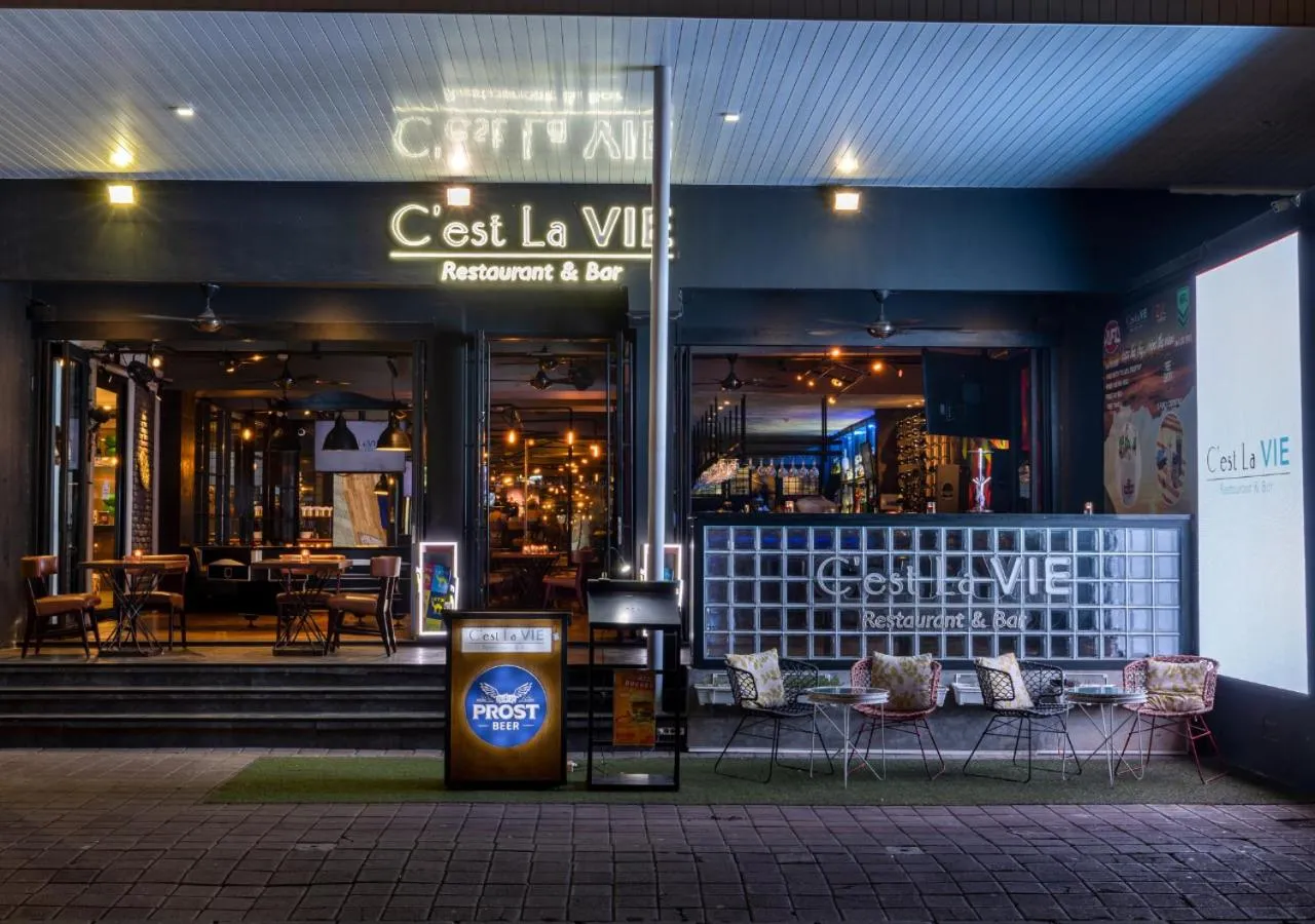 Restaurant/places to eat in Viva Dash Hotel Seminyak