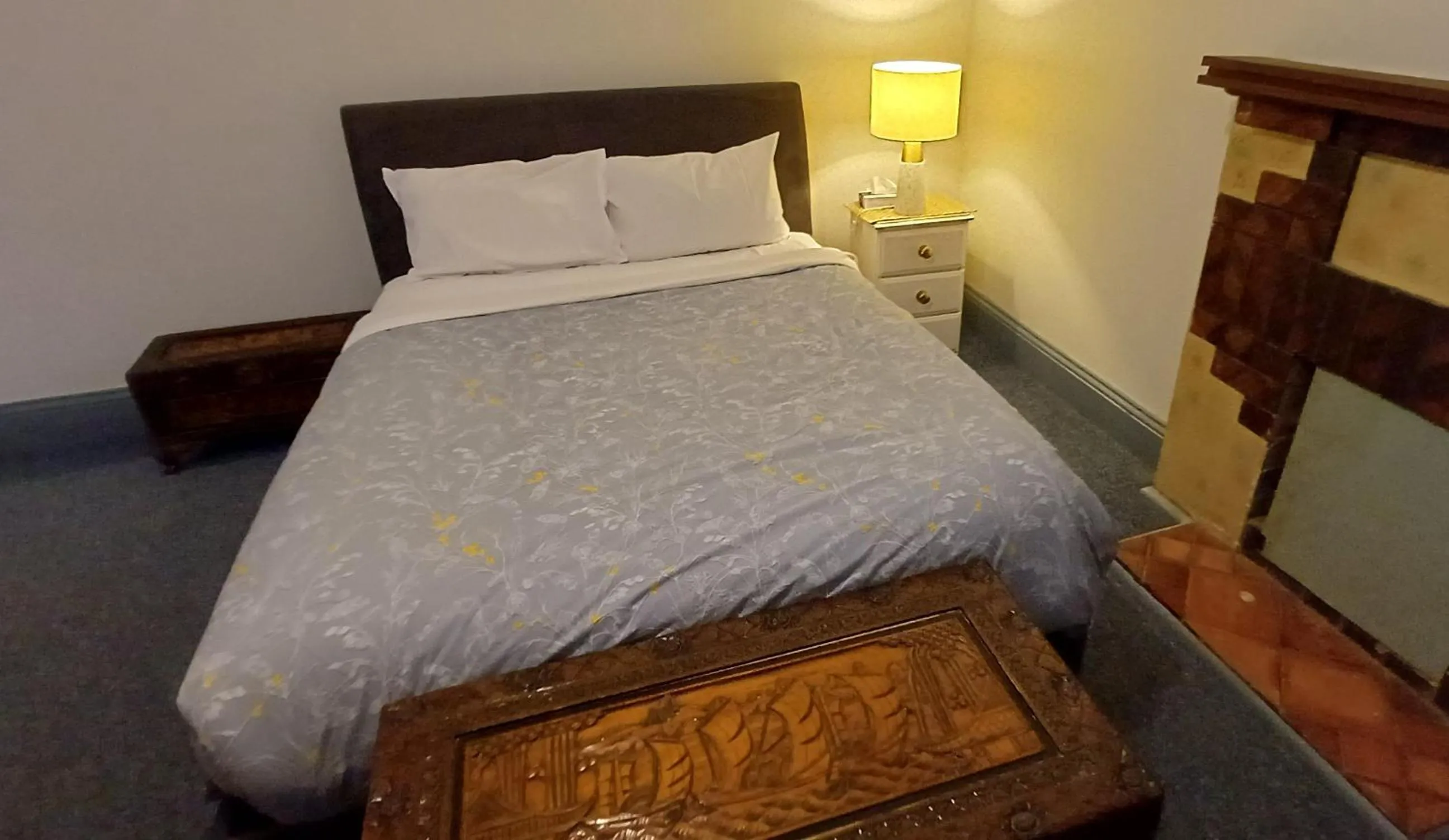 Bedroom, Bed in Bristol Hill Motor Inn