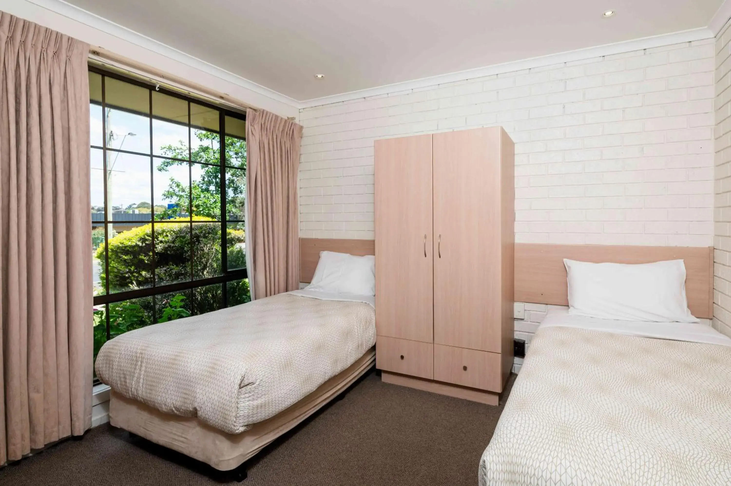 Quadruple Room in Bristol Hill Motor Inn Quadruple Room in Bristol Hill Motor Inn