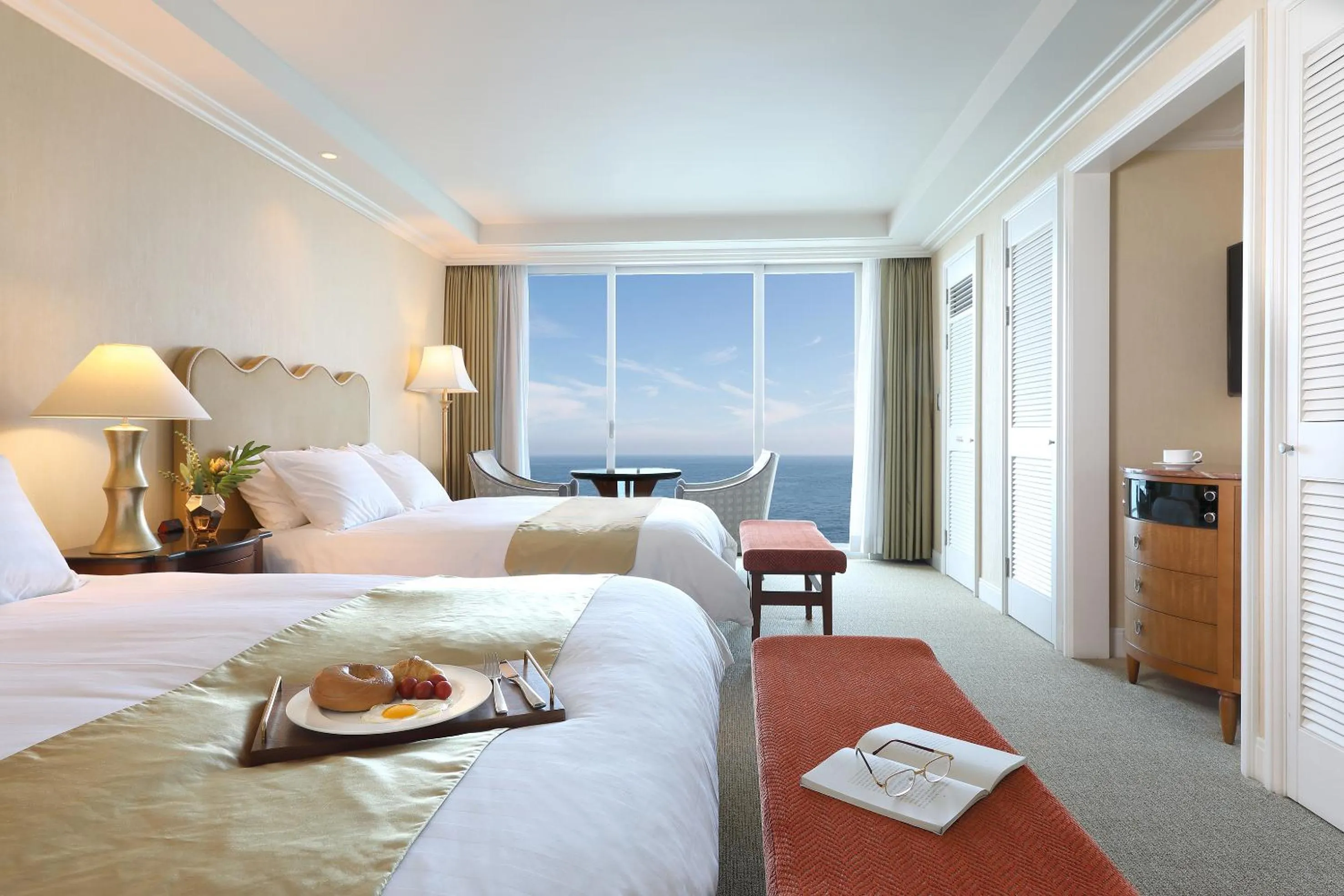 Photo of the whole room in Ramada Plaza by Wyndham Jeju Ocean Front