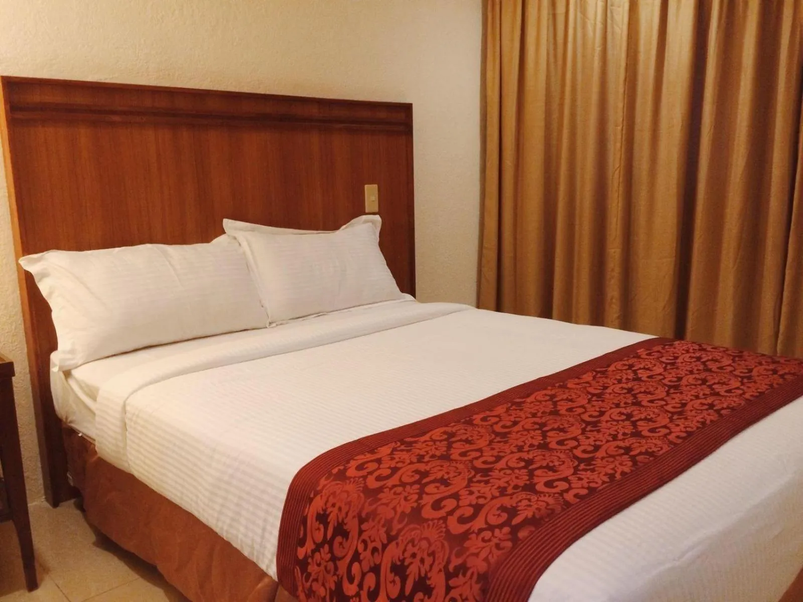 Bed in Chinatown Lai Lai Hotel Inc