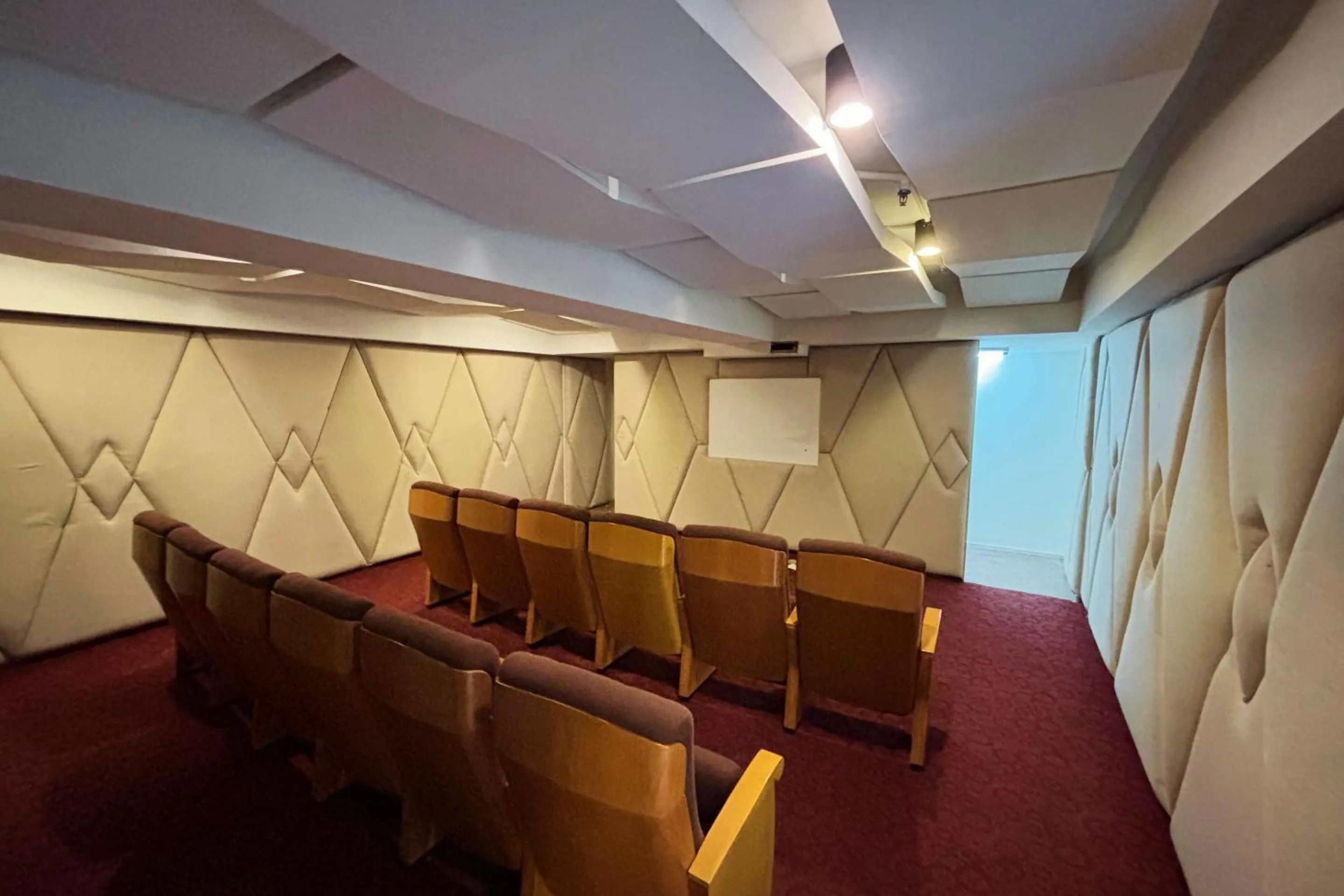 Meeting/conference room in Extremeli Suites