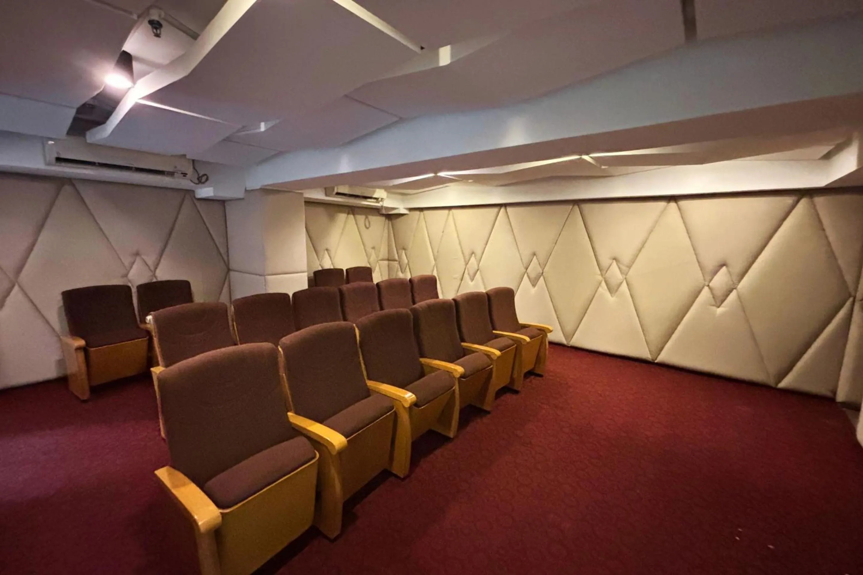 Meeting/conference room in Extremeli Suites