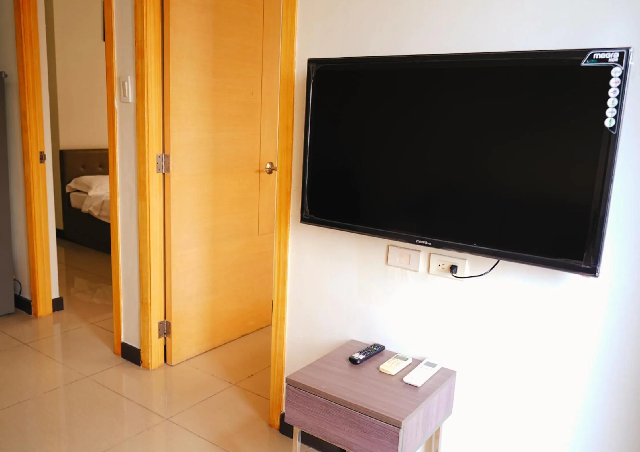 Living room, Bed in Extremeli Suites