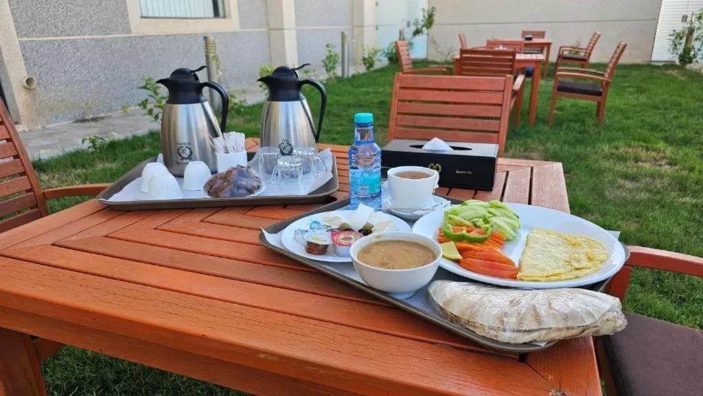 Restaurant/places to eat in رؤوم إن للشقق الفندقية-Raoum Inn Hotel Apartments