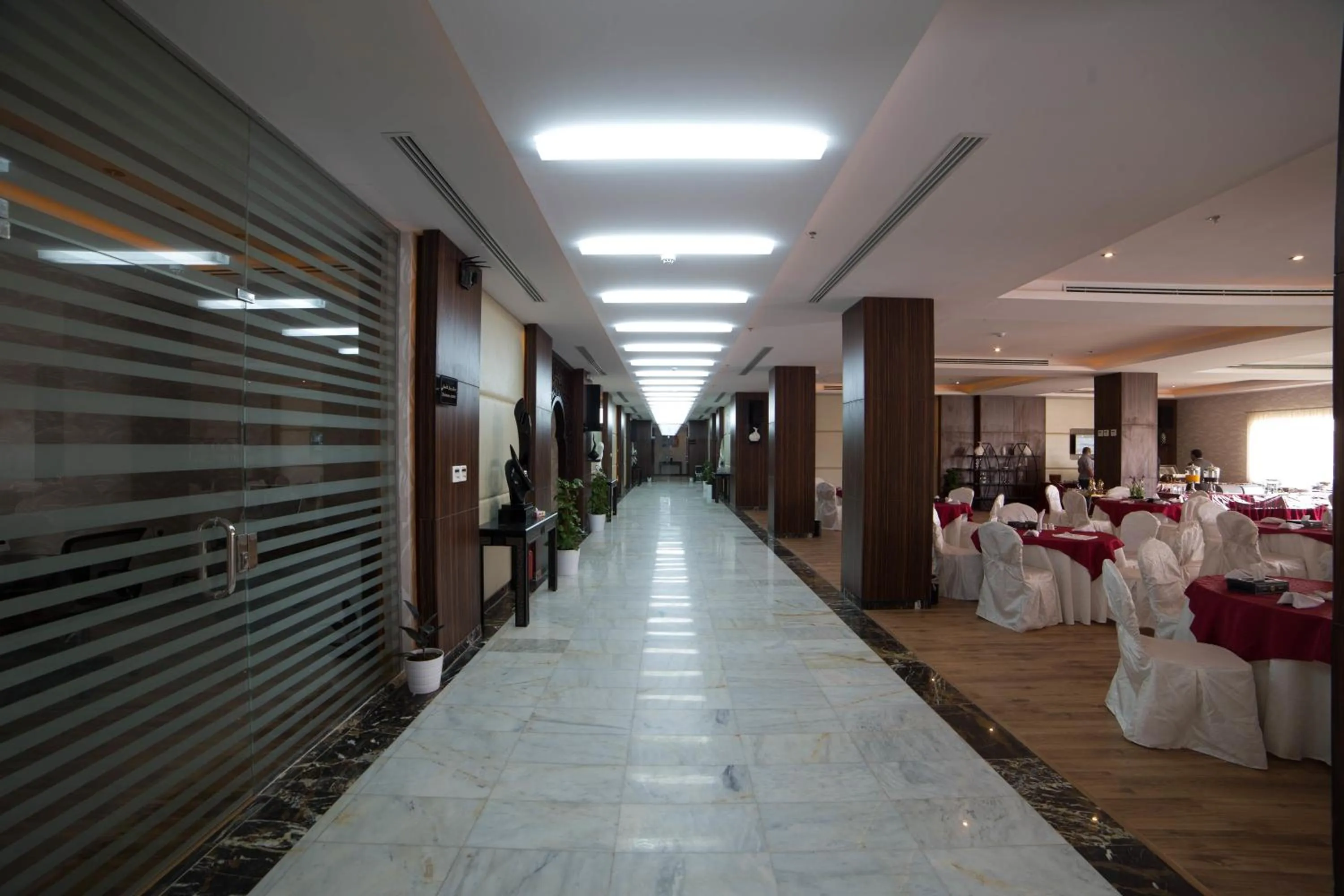 Restaurant/places to eat in رؤوم إن للشقق الفندقية-Raoum Inn Hotel Apartments