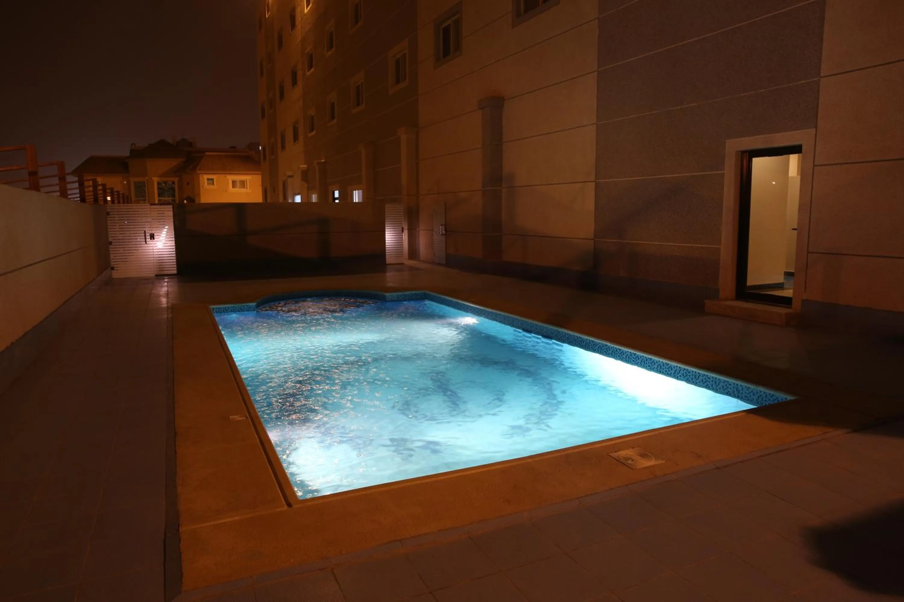 Swimming pool in رؤوم إن للشقق الفندقية-Raoum Inn Hotel Apartments