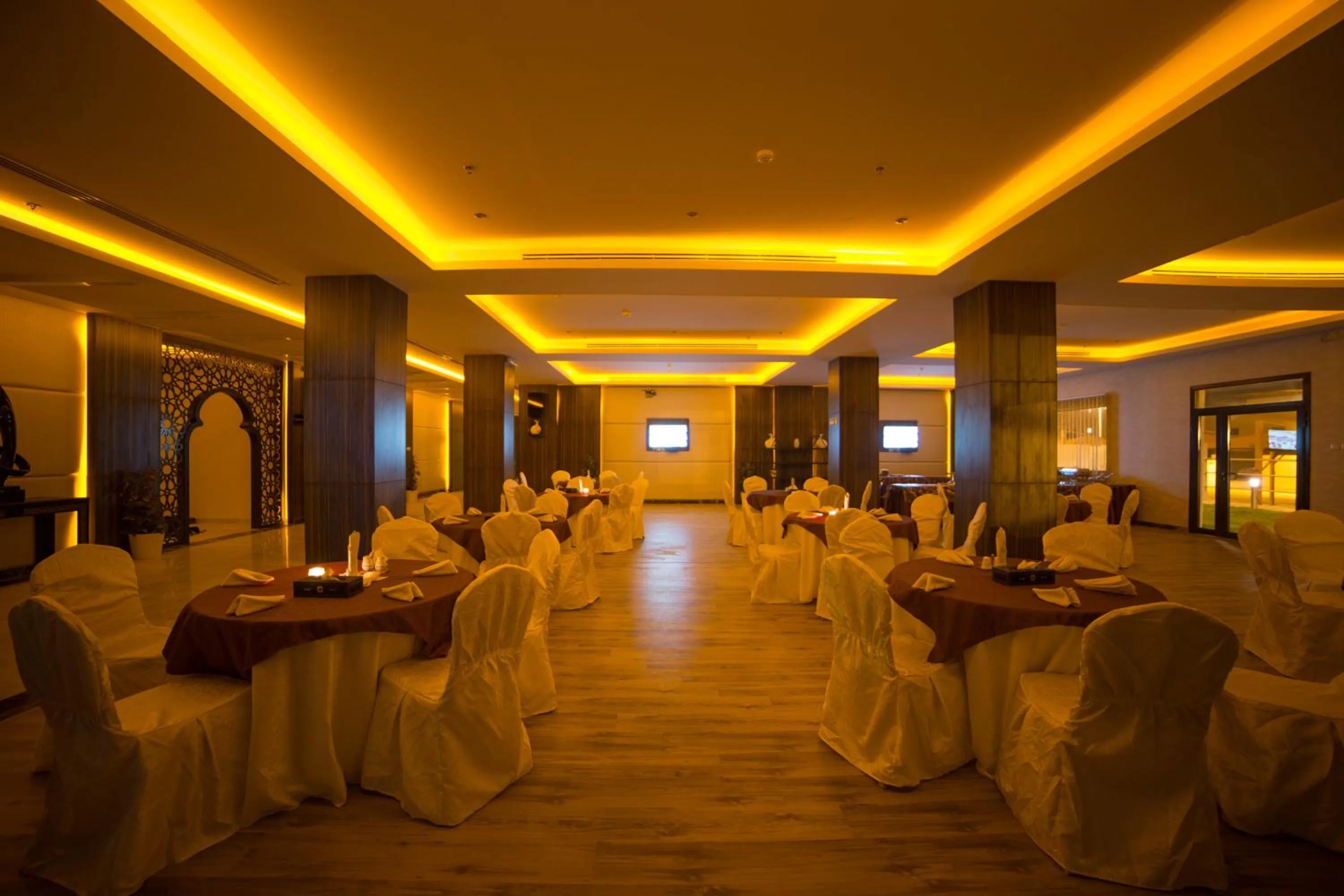 Restaurant/places to eat in رؤوم إن للشقق الفندقية-Raoum Inn Hotel Apartments