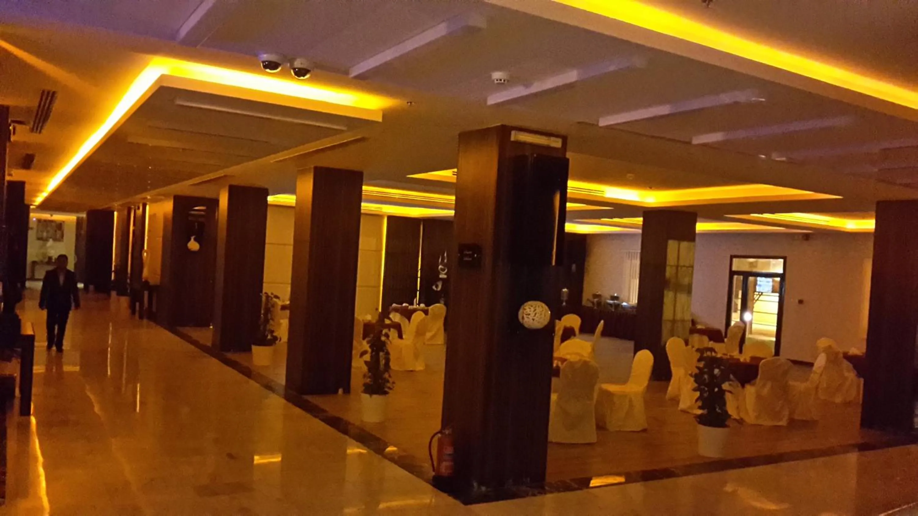 Restaurant/places to eat in رؤوم إن للشقق الفندقية-Raoum Inn Hotel Apartments