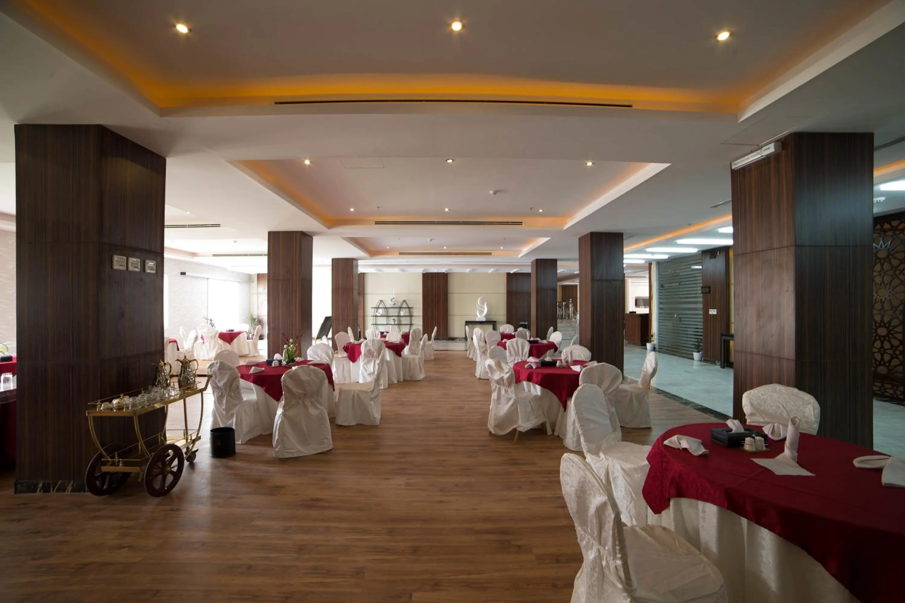 Restaurant/places to eat in رؤوم إن للشقق الفندقية-Raoum Inn Hotel Apartments