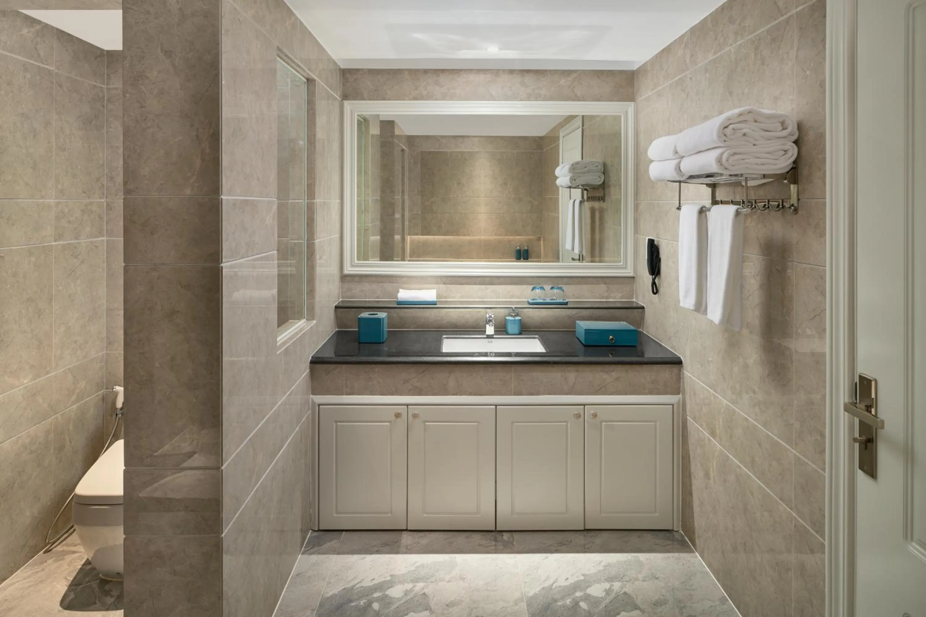 Toilet in Wyndham Grand Phnom Penh Capital