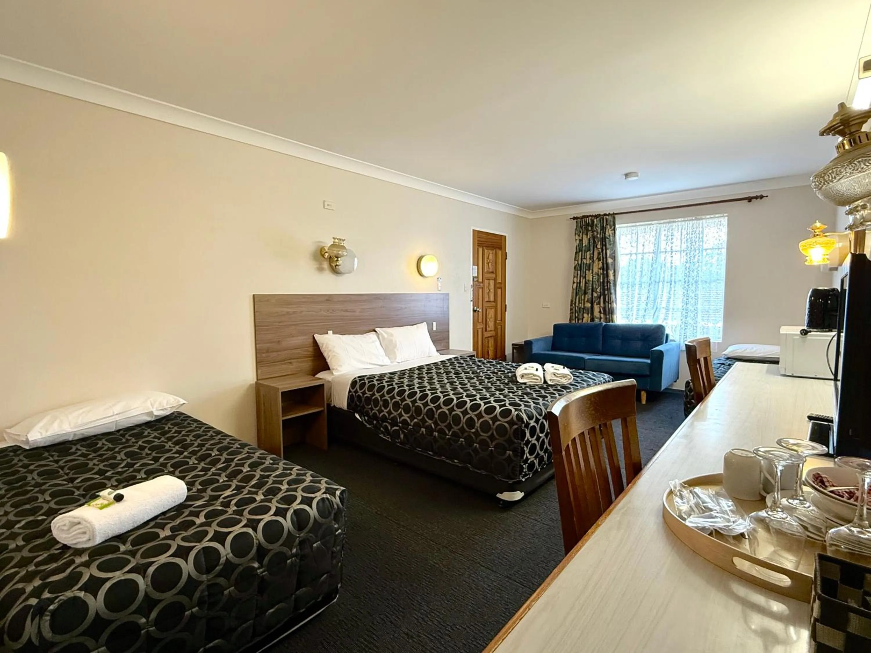 Bedroom, Bed in Crown Motel Wellington