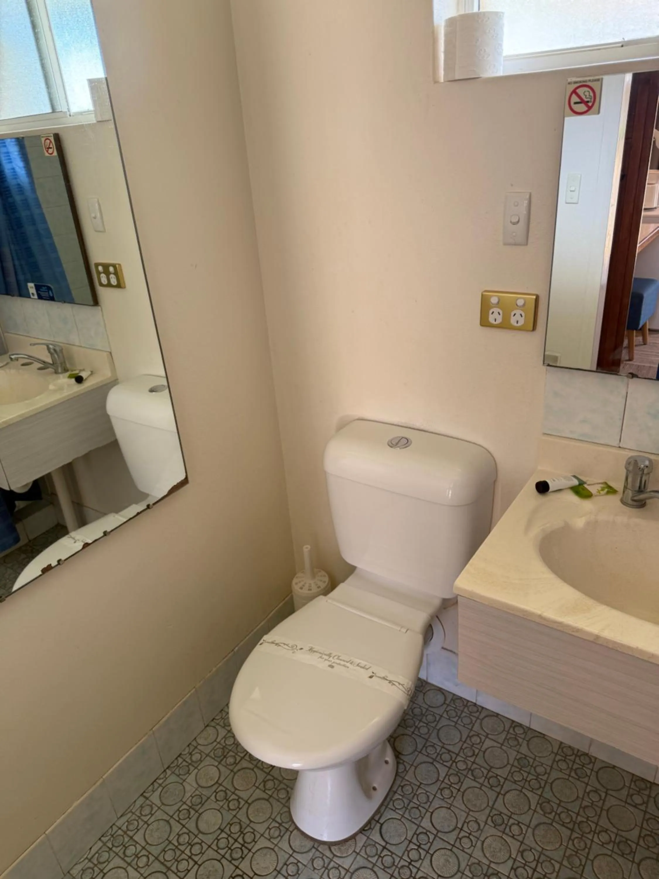 Bathroom in Crown Motel Wellington