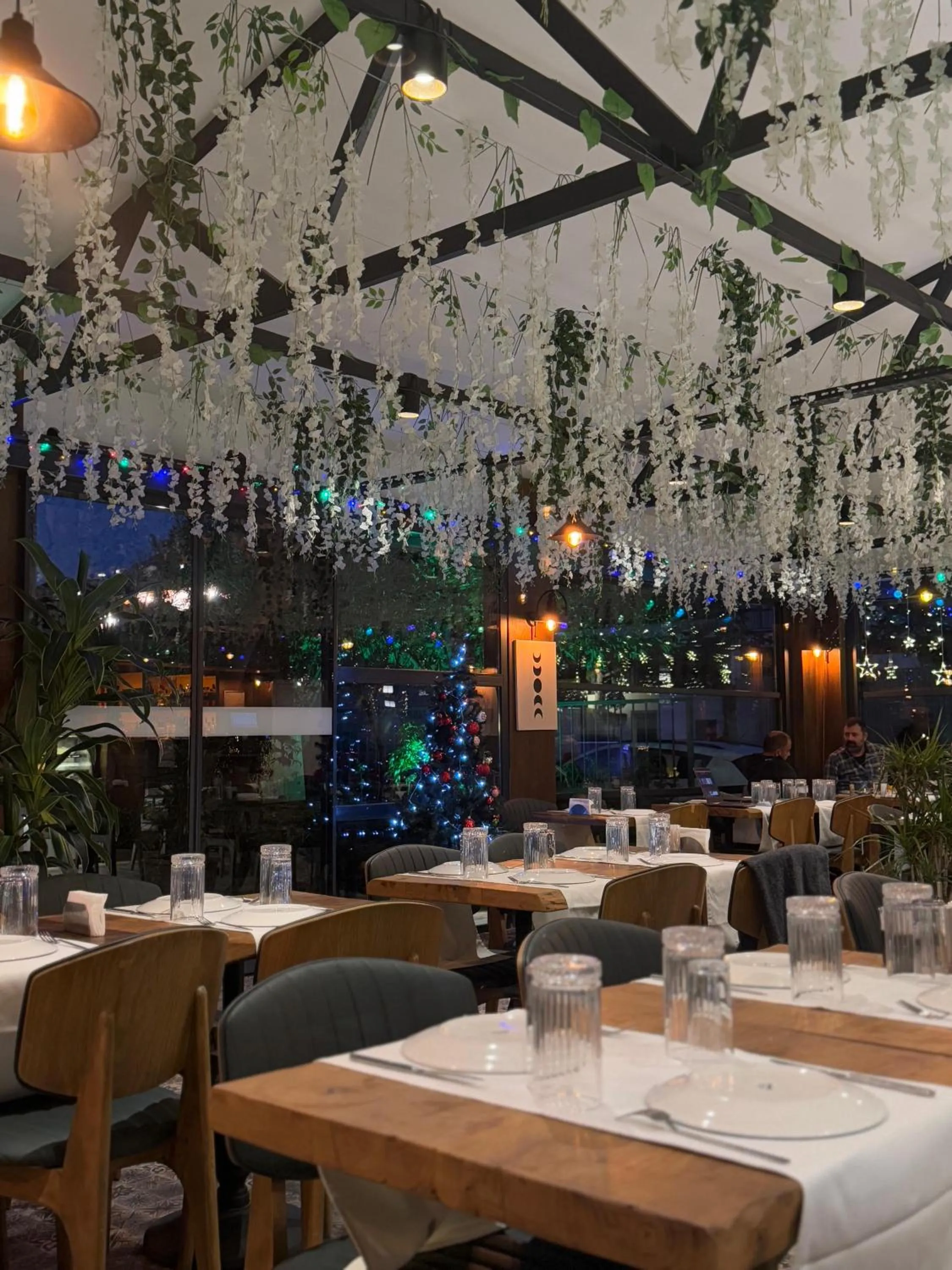 Restaurant/places to eat in Bohem Hotel