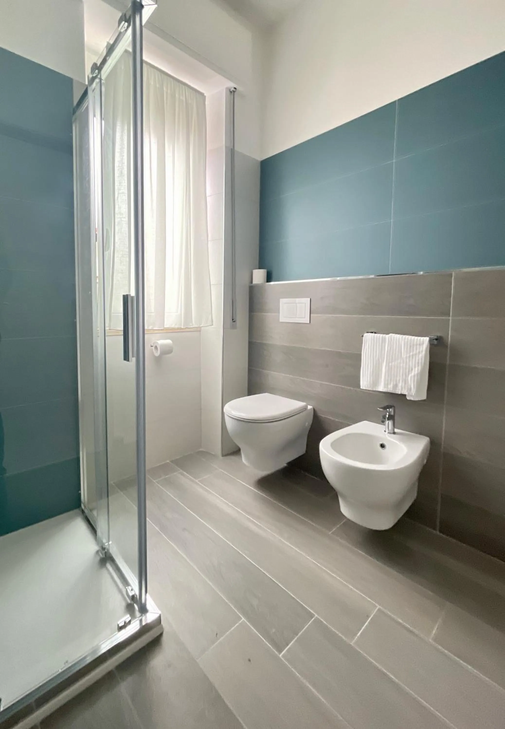 Shower in Hotel Continental