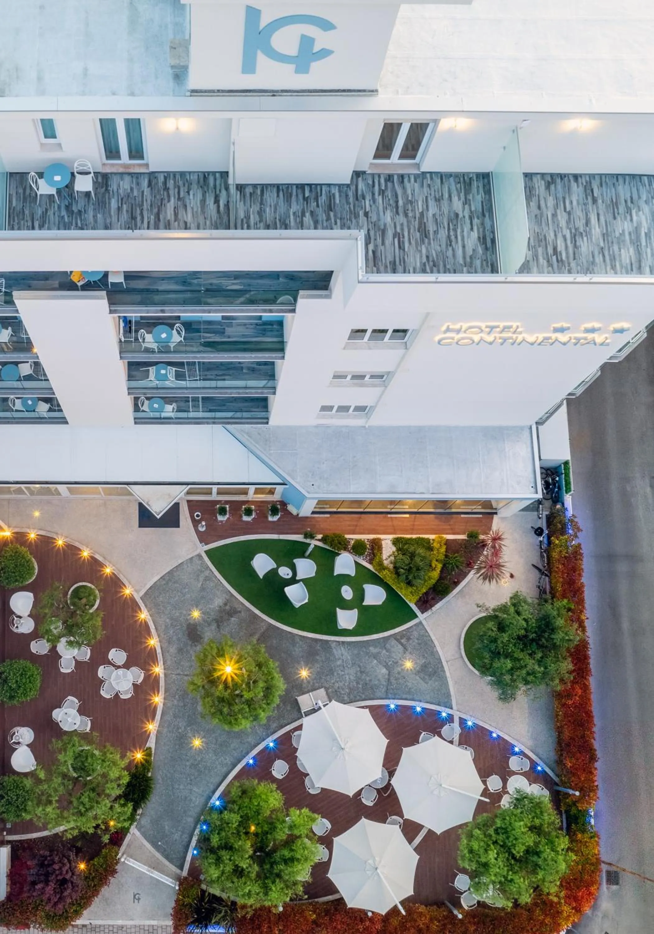 Day in Hotel Continental