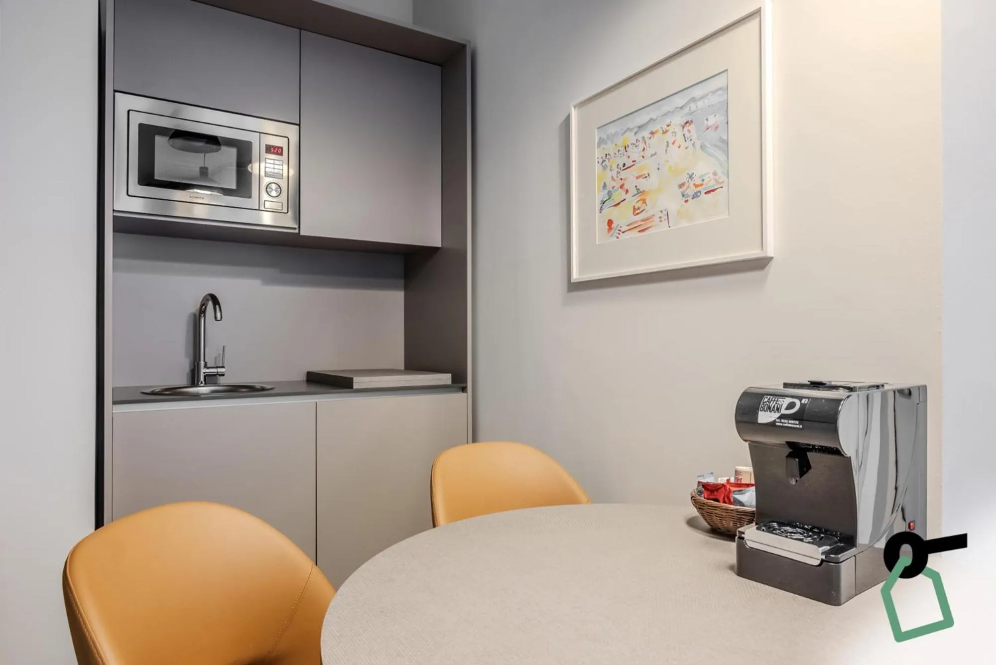 Kitchen or kitchenette in Hotiday Apartments La Spezia