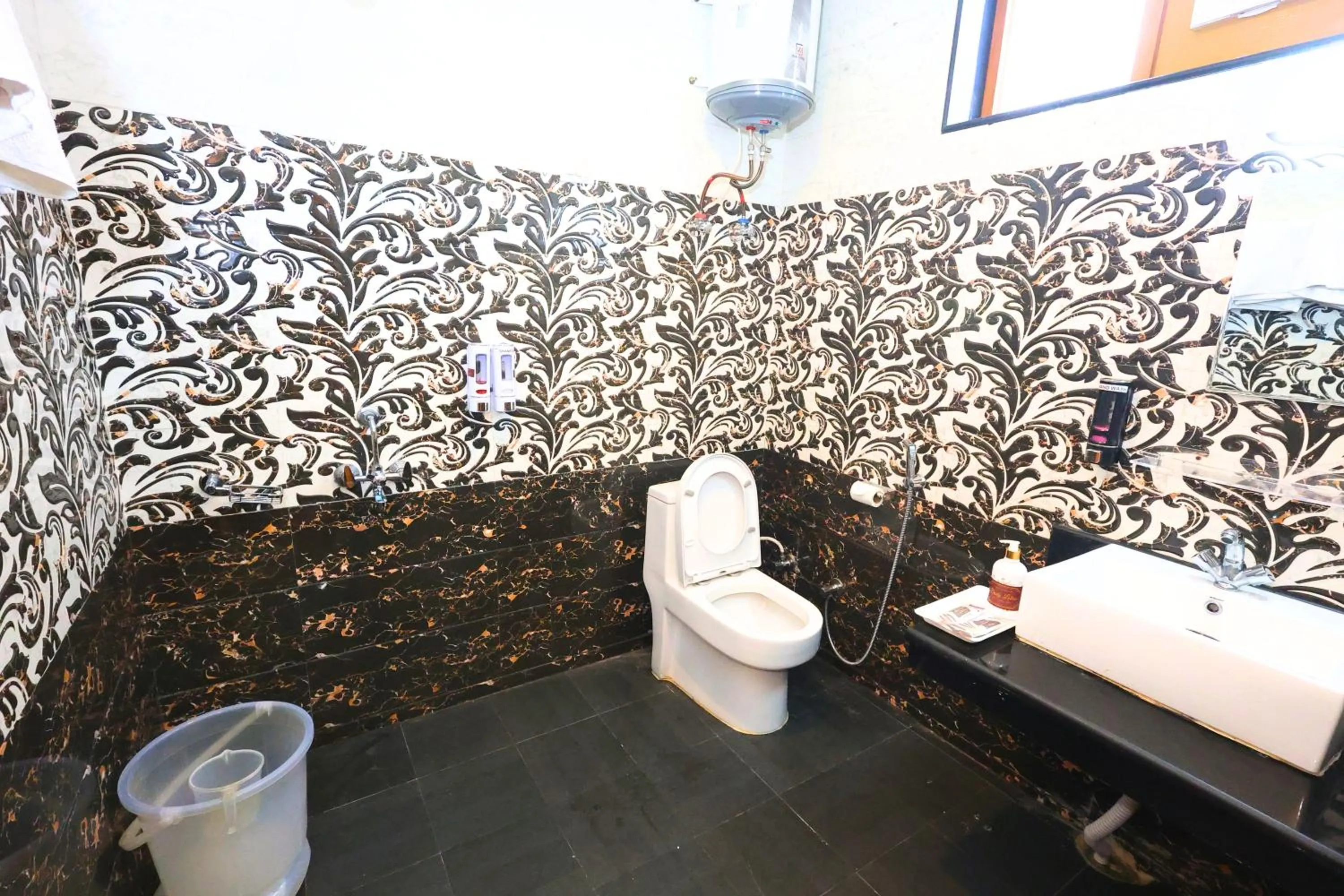 Toilet in WANDER THRIVES INN By Ads Manali