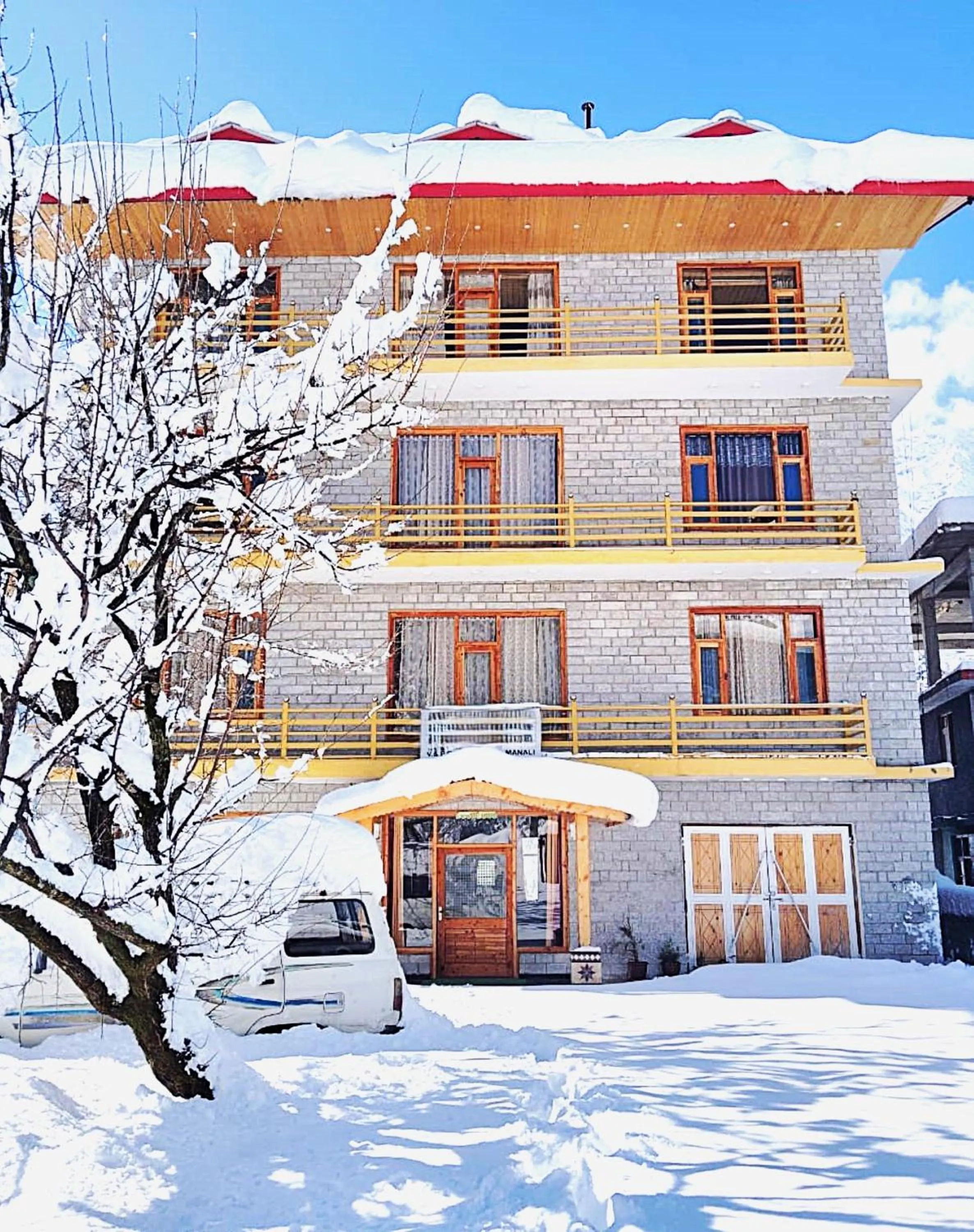 Property building in WANDER THRIVES INN By Ads Manali