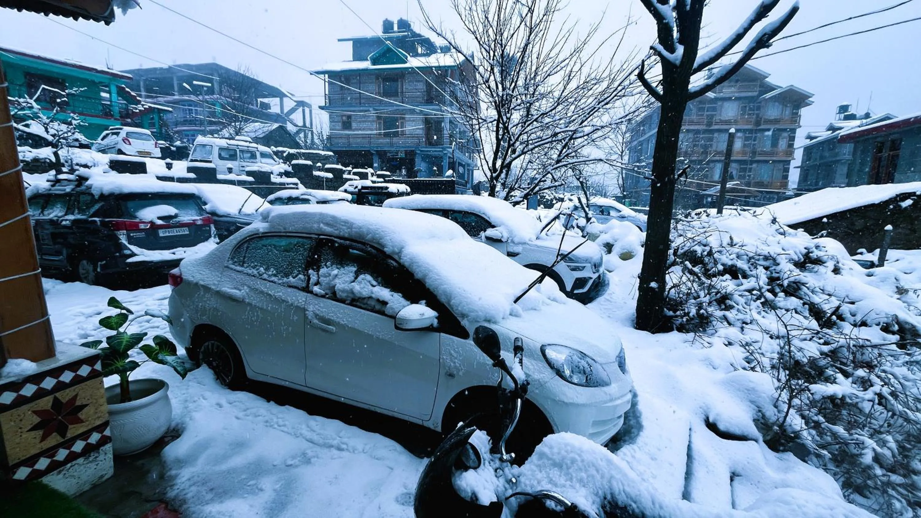 Property building in WANDER THRIVES INN By Ads Manali