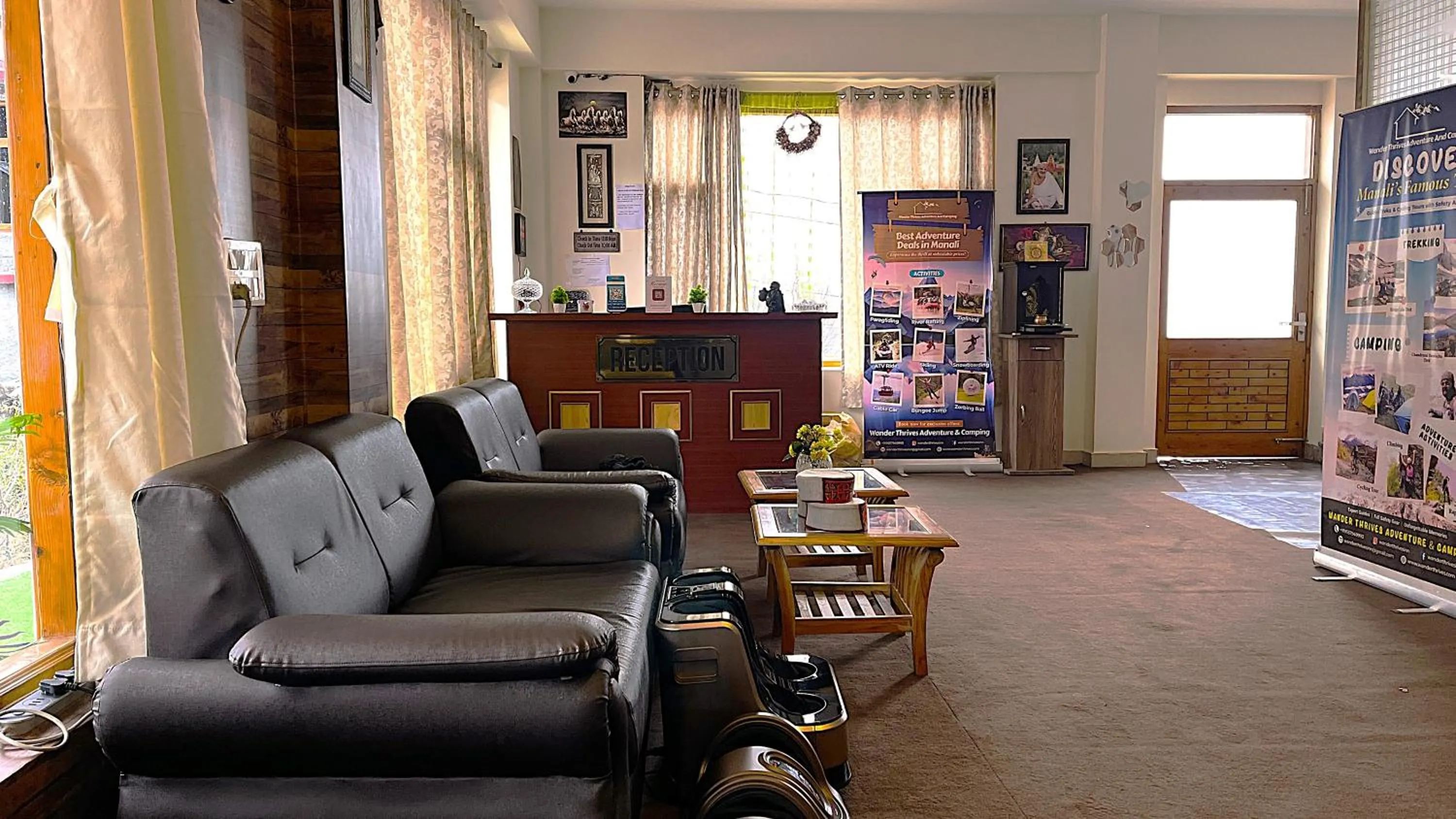 Seating area in WANDER THRIVES INN By Ads Manali