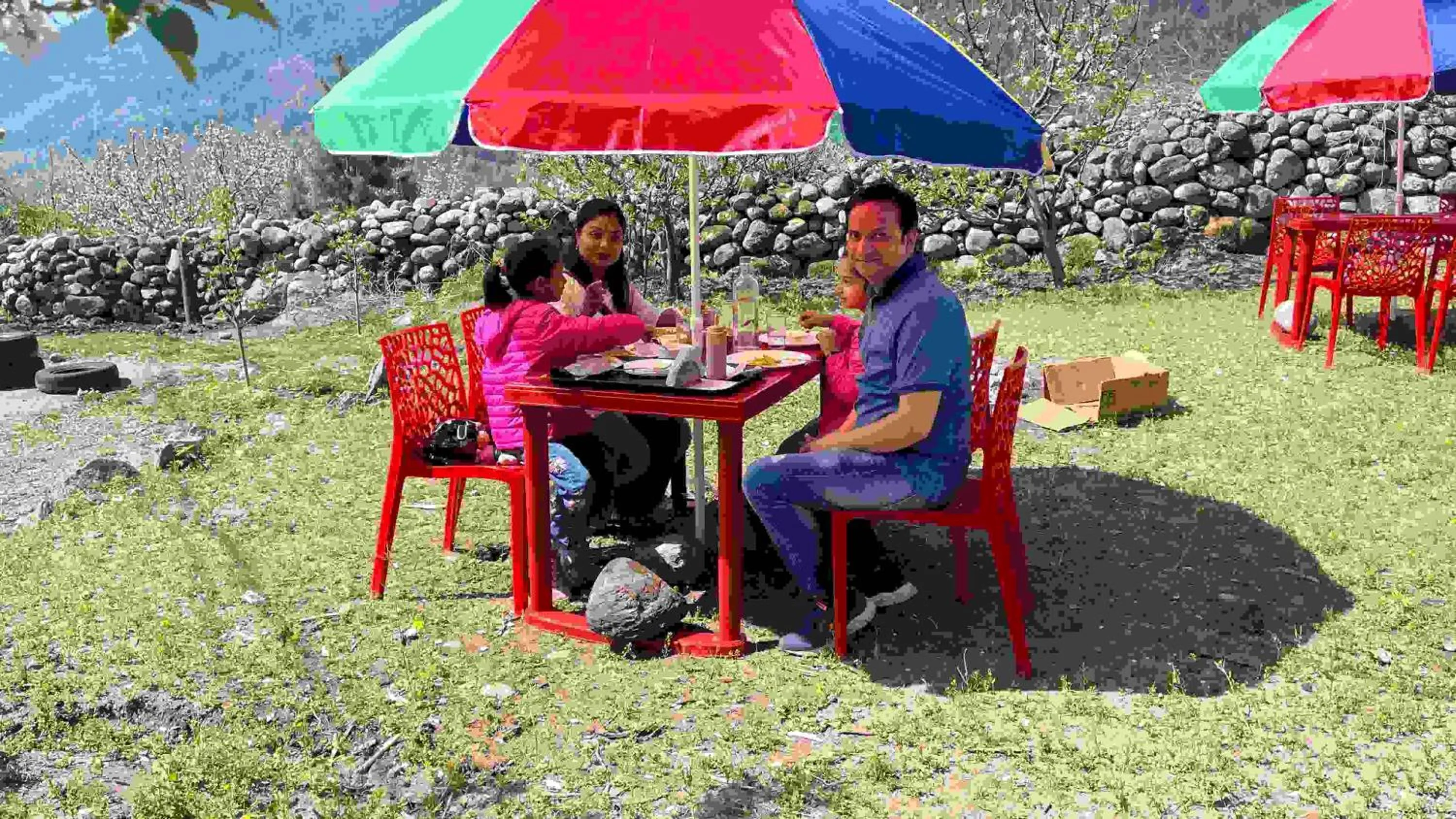 Restaurant/places to eat in WANDER THRIVES INN By Ads Manali