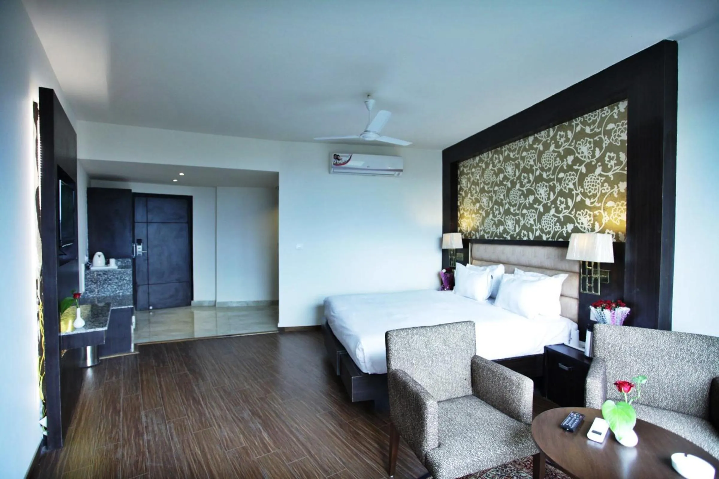 Decorative detail, Bed in Lemon Tree Hotel, Katra