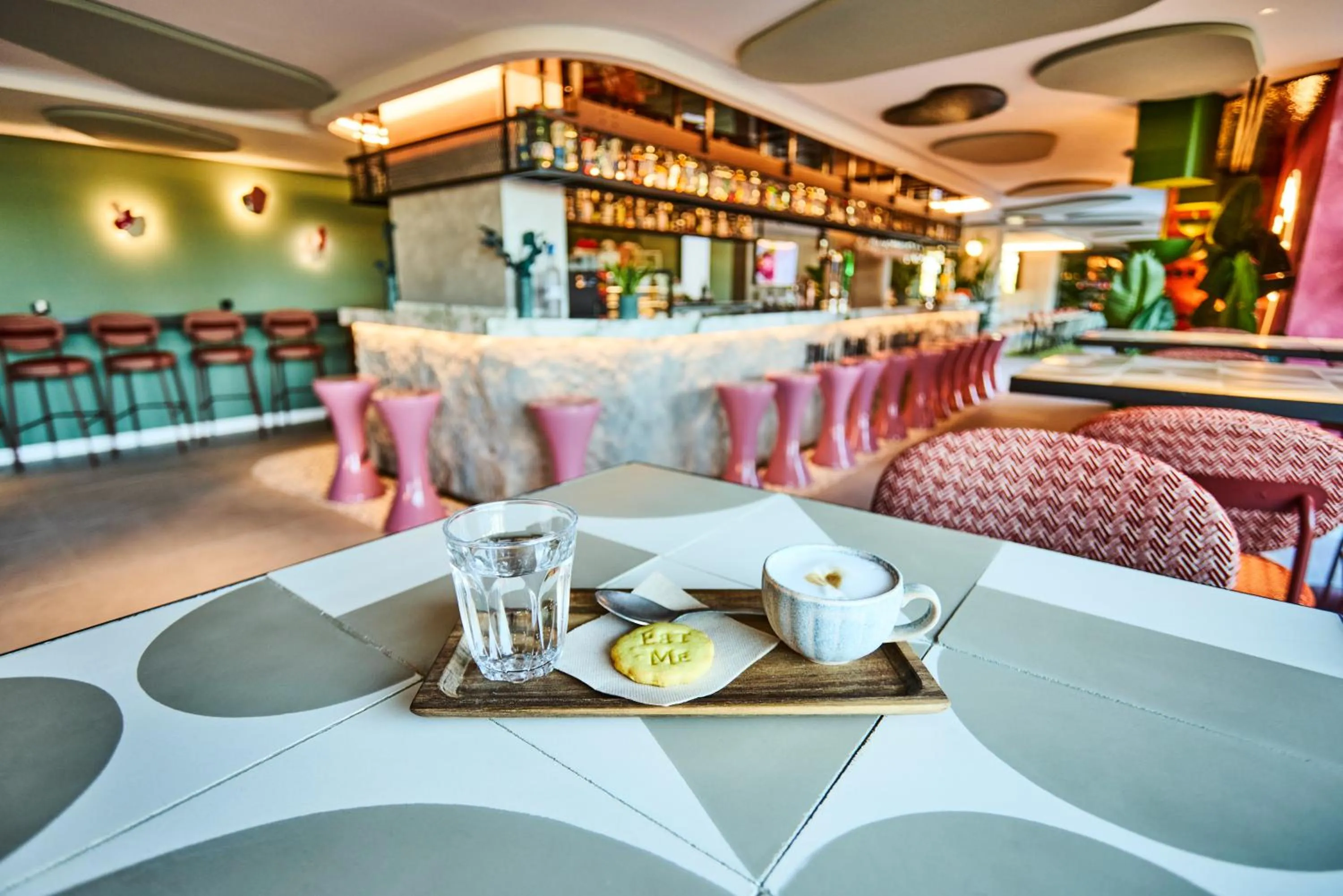 Lounge or bar in Ibis Styles Madrid Airport Valdebebas