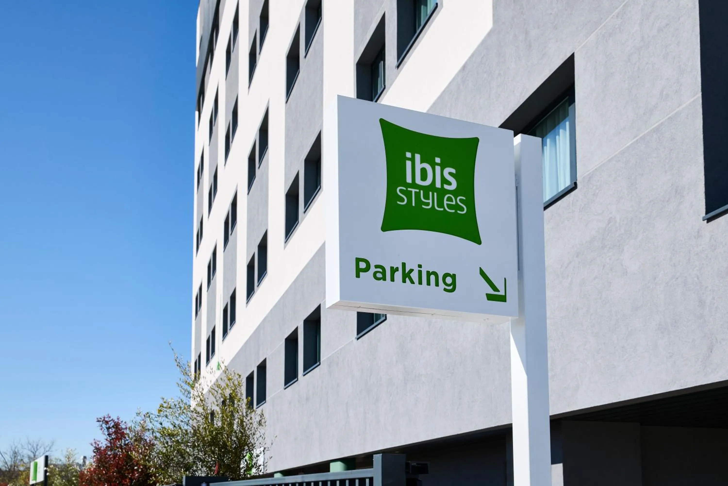 Facade/entrance in Ibis Styles Madrid Airport Valdebebas