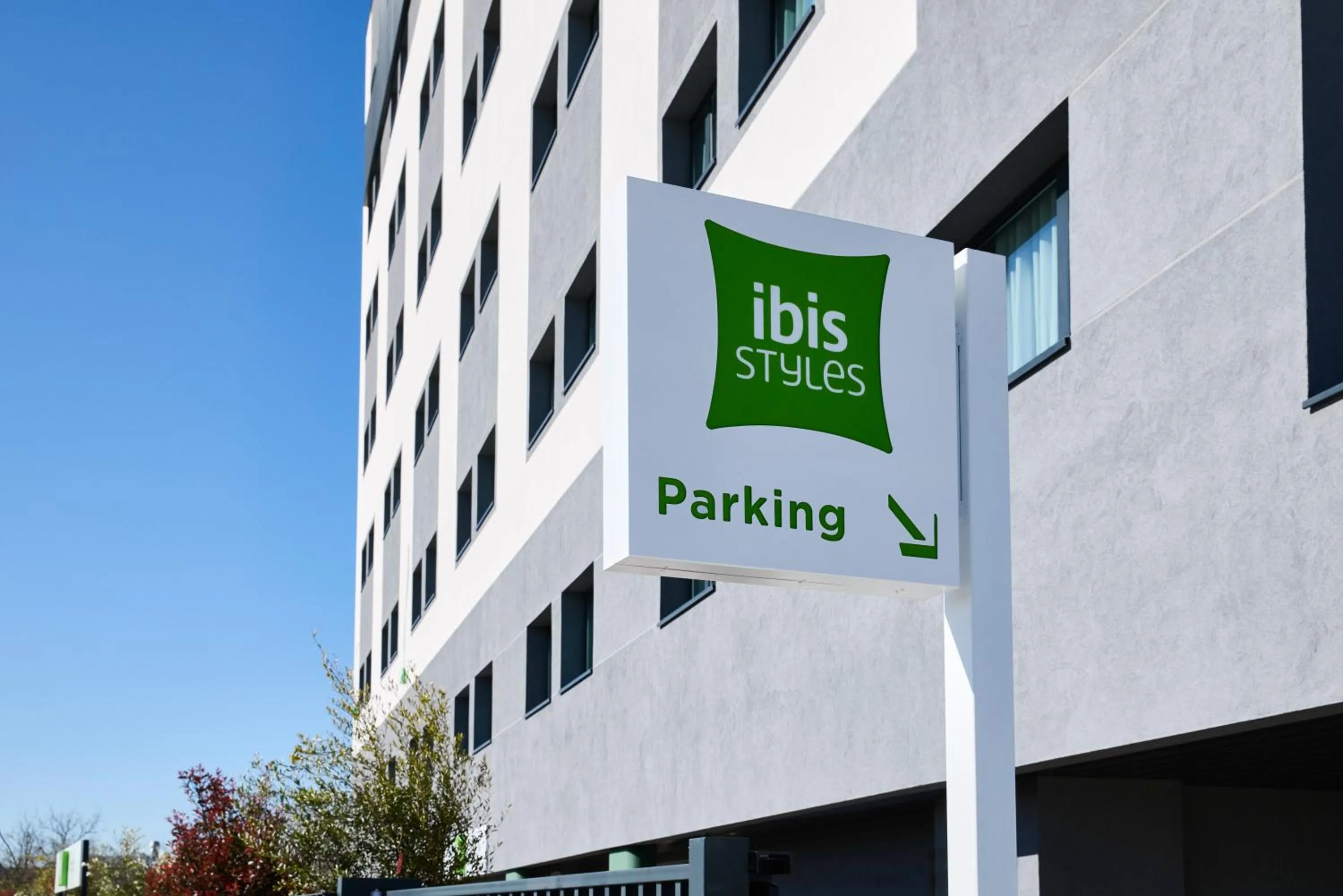 Parking in Ibis Styles Madrid Airport Valdebebas