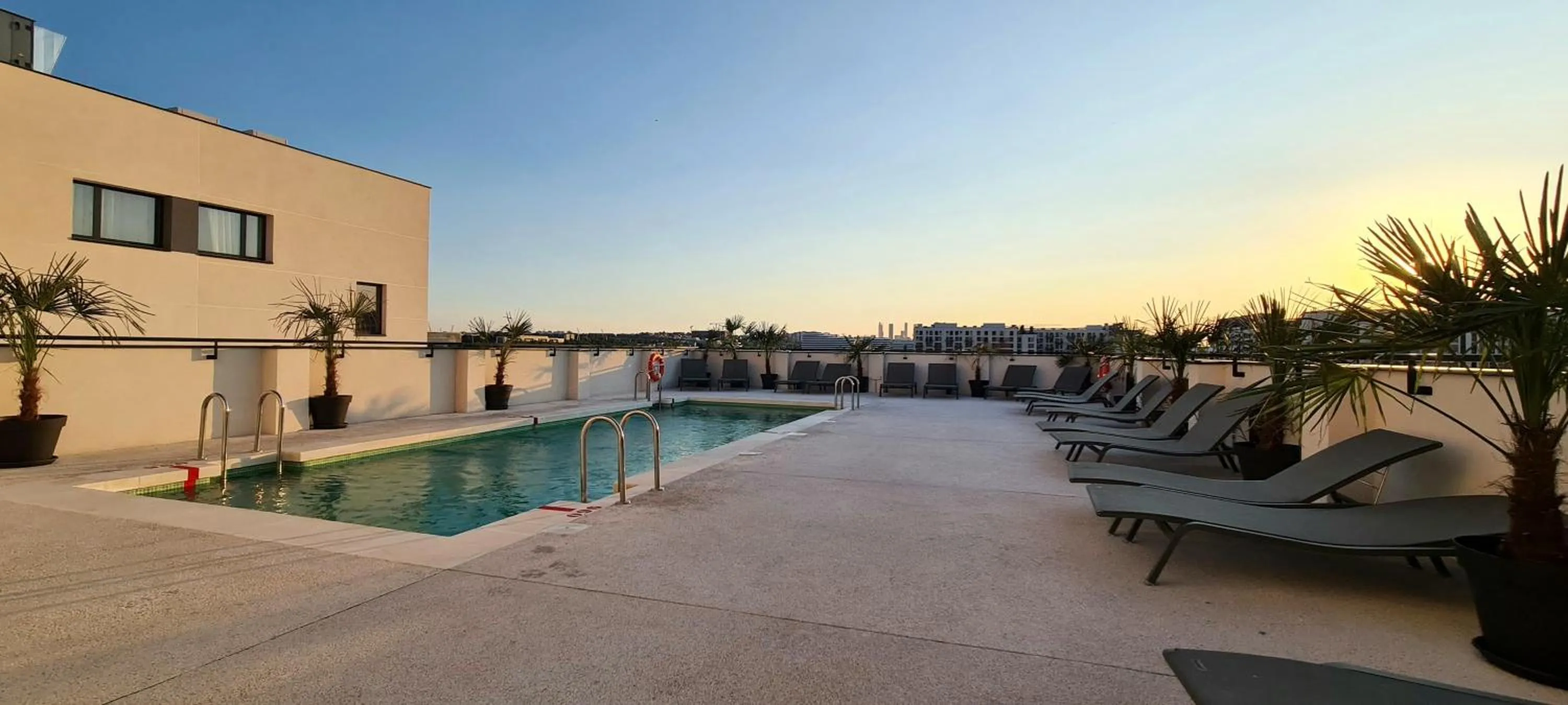 Swimming pool in Ibis Styles Madrid Airport Valdebebas