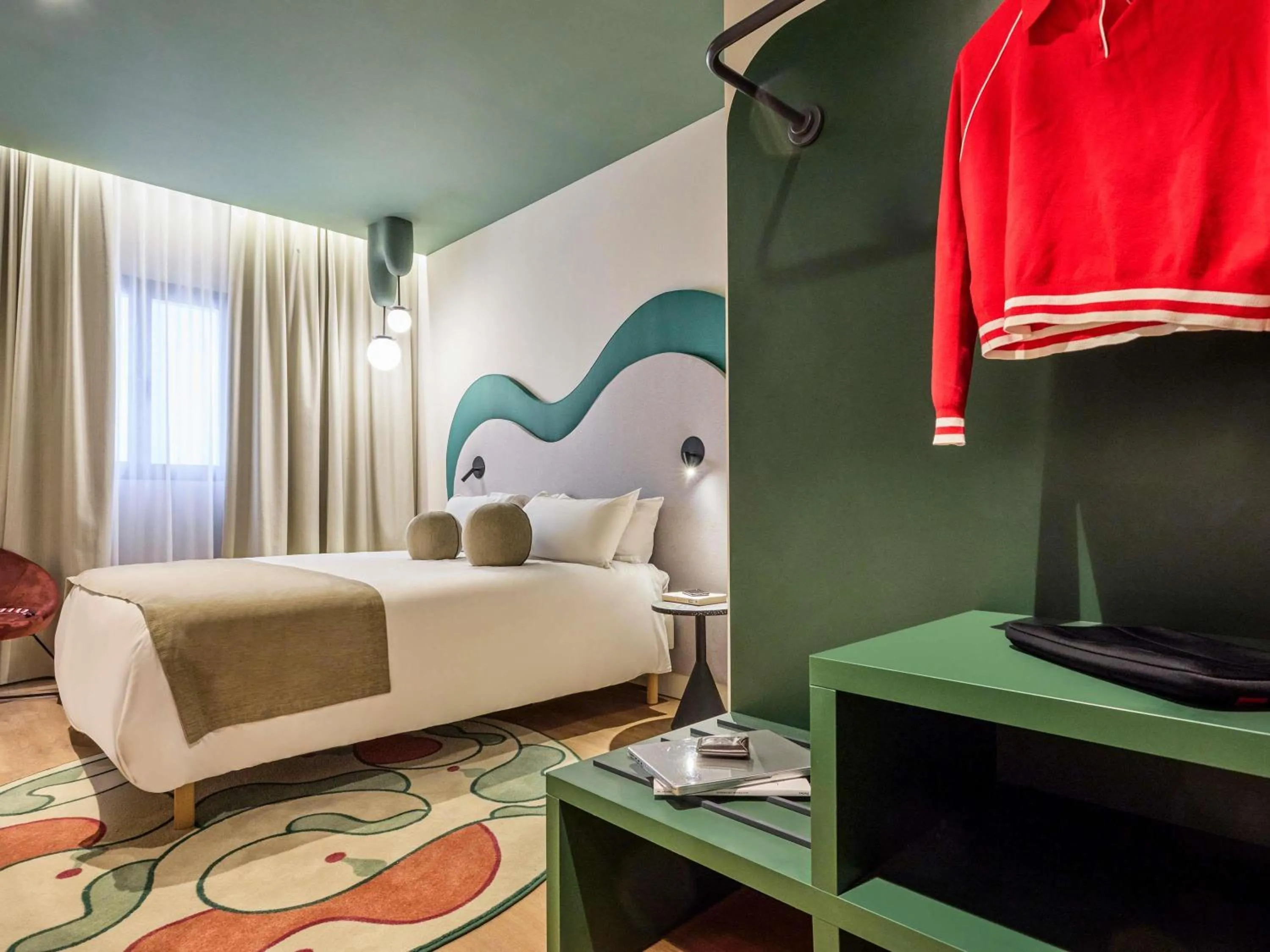 Bedroom, Bed in Ibis Styles Madrid Airport Valdebebas