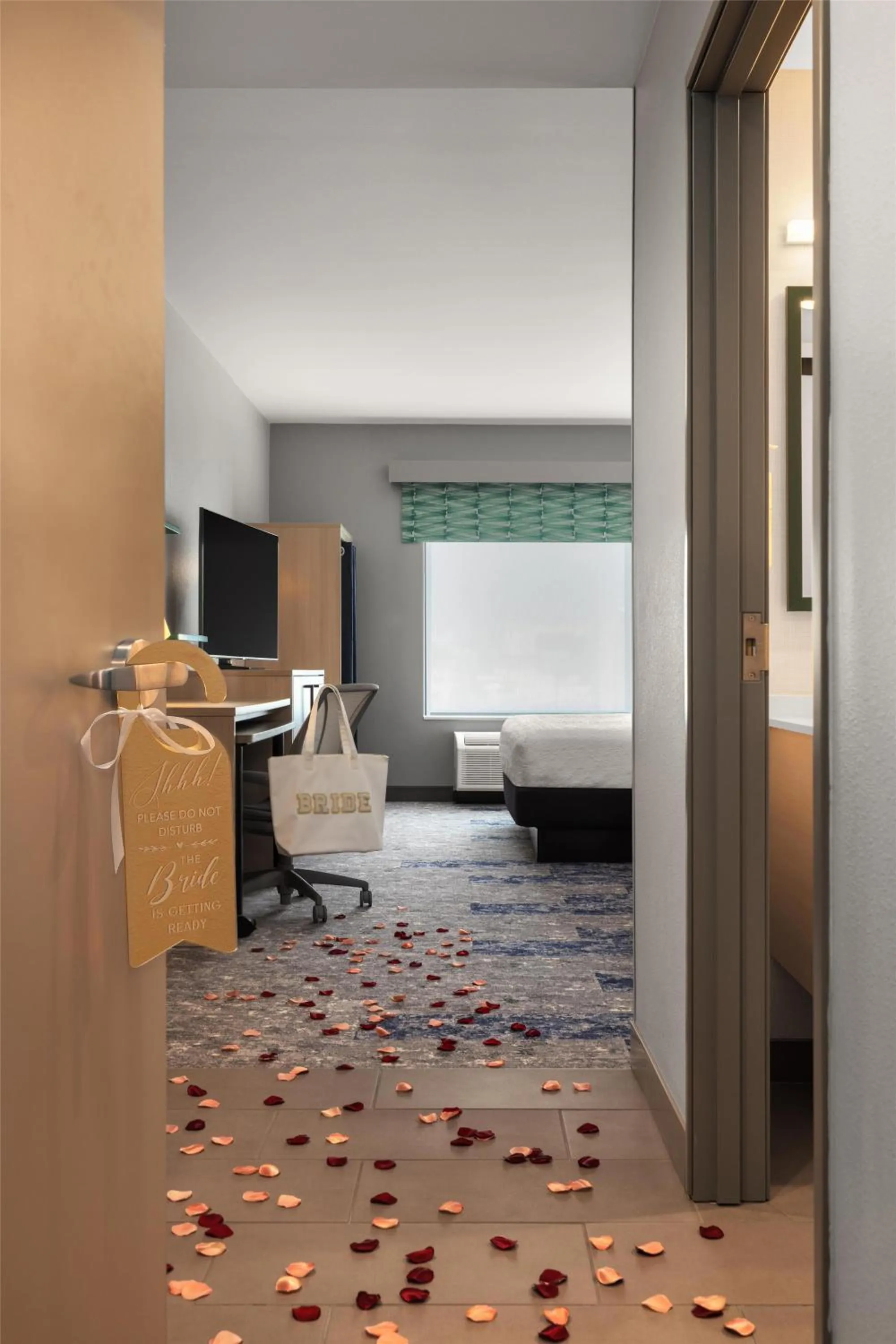 Photo of the whole room, Bed in Home2 Suites By Hilton Fort Worth Lake Worth