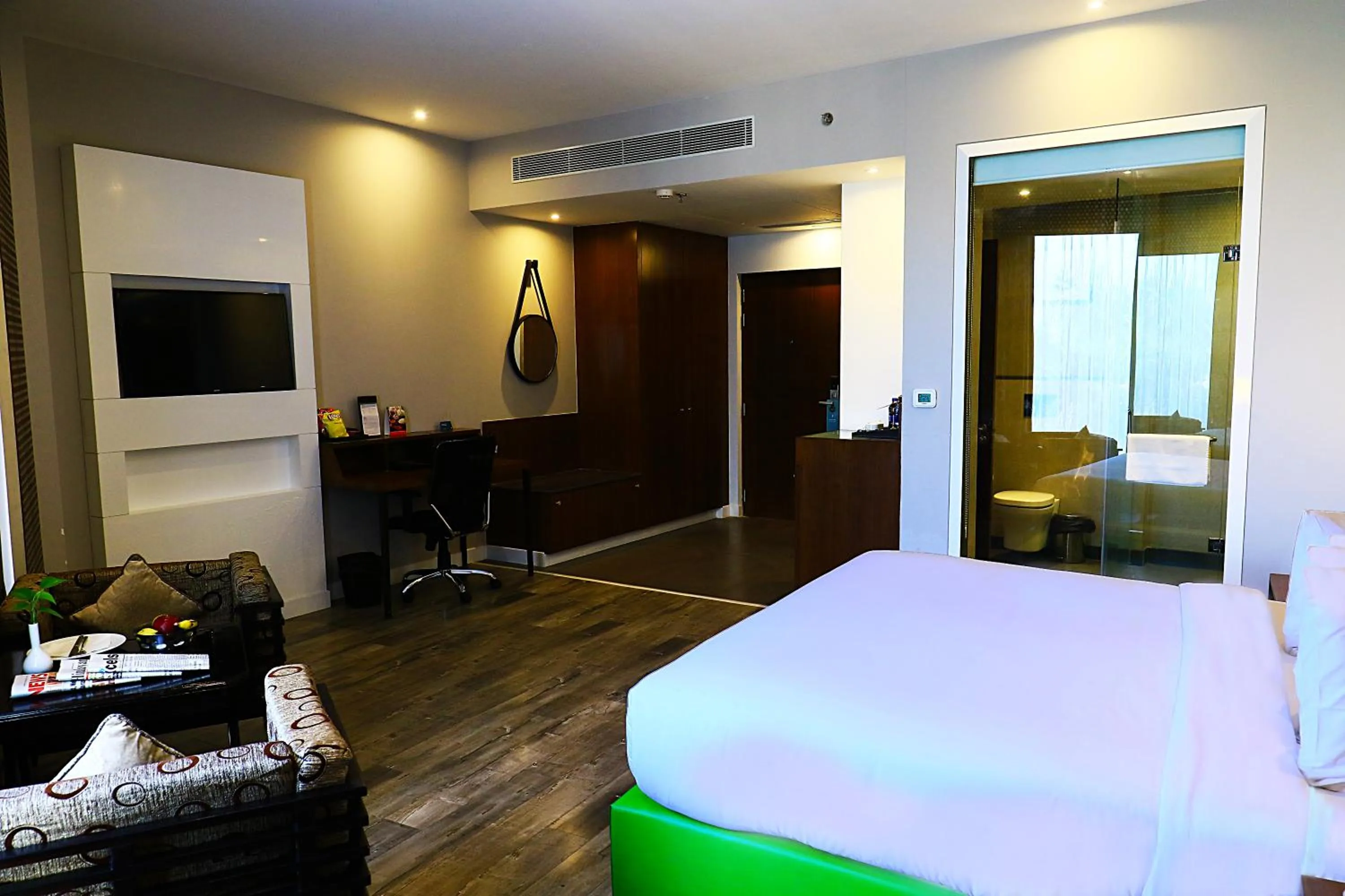 Photo of the whole room, Bed in Country Inn & Suites By Radisson Jammu